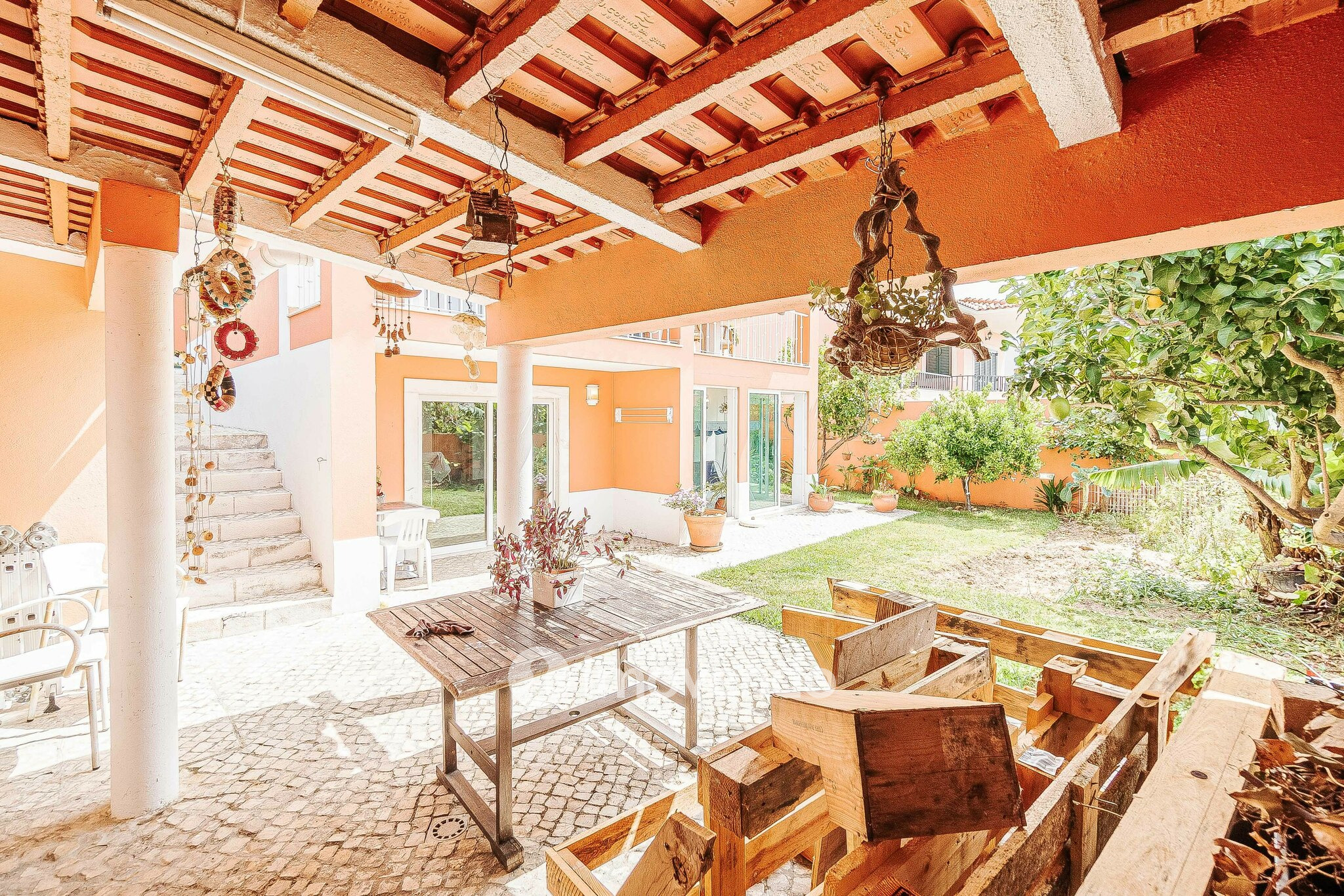Moradia T4 de luxo, com jardim e garagem, em Alcabideche