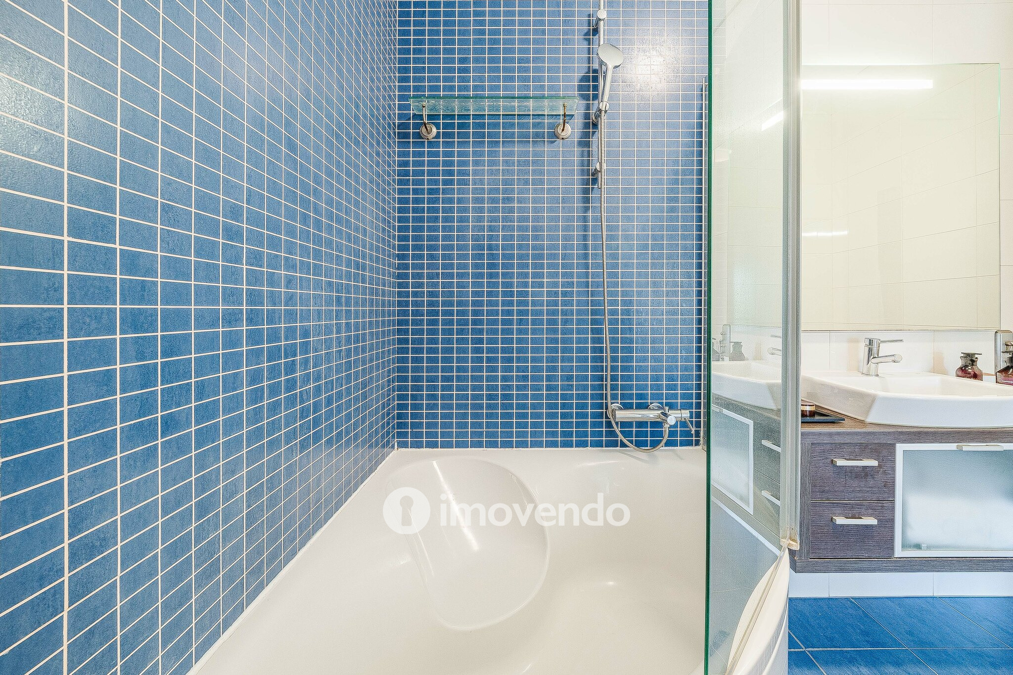 Apartamento T1 moderno, com varanda e áreas amplas, em Corroios