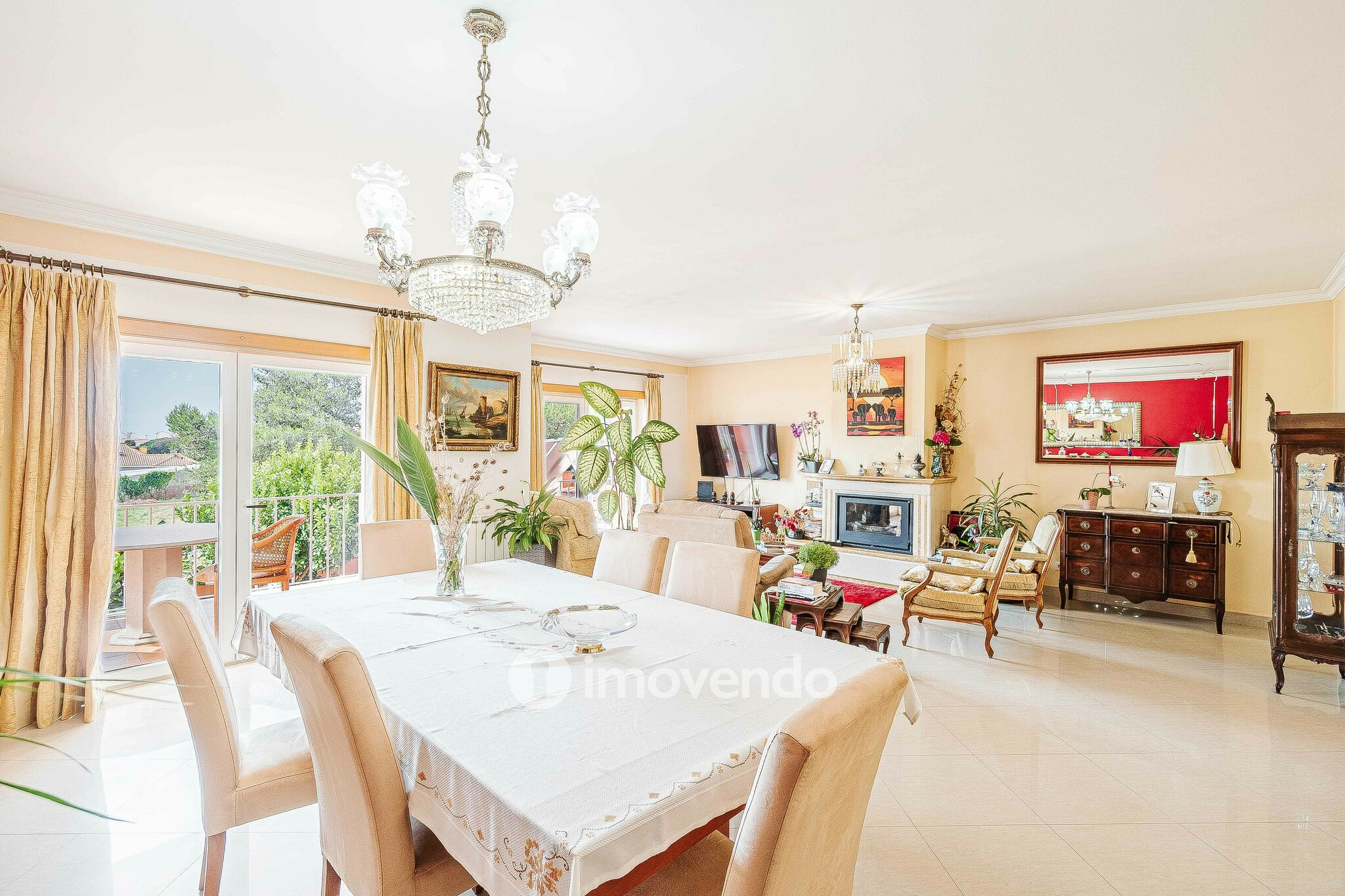 Moradia T4 de luxo, com jardim e garagem, em Alcabideche