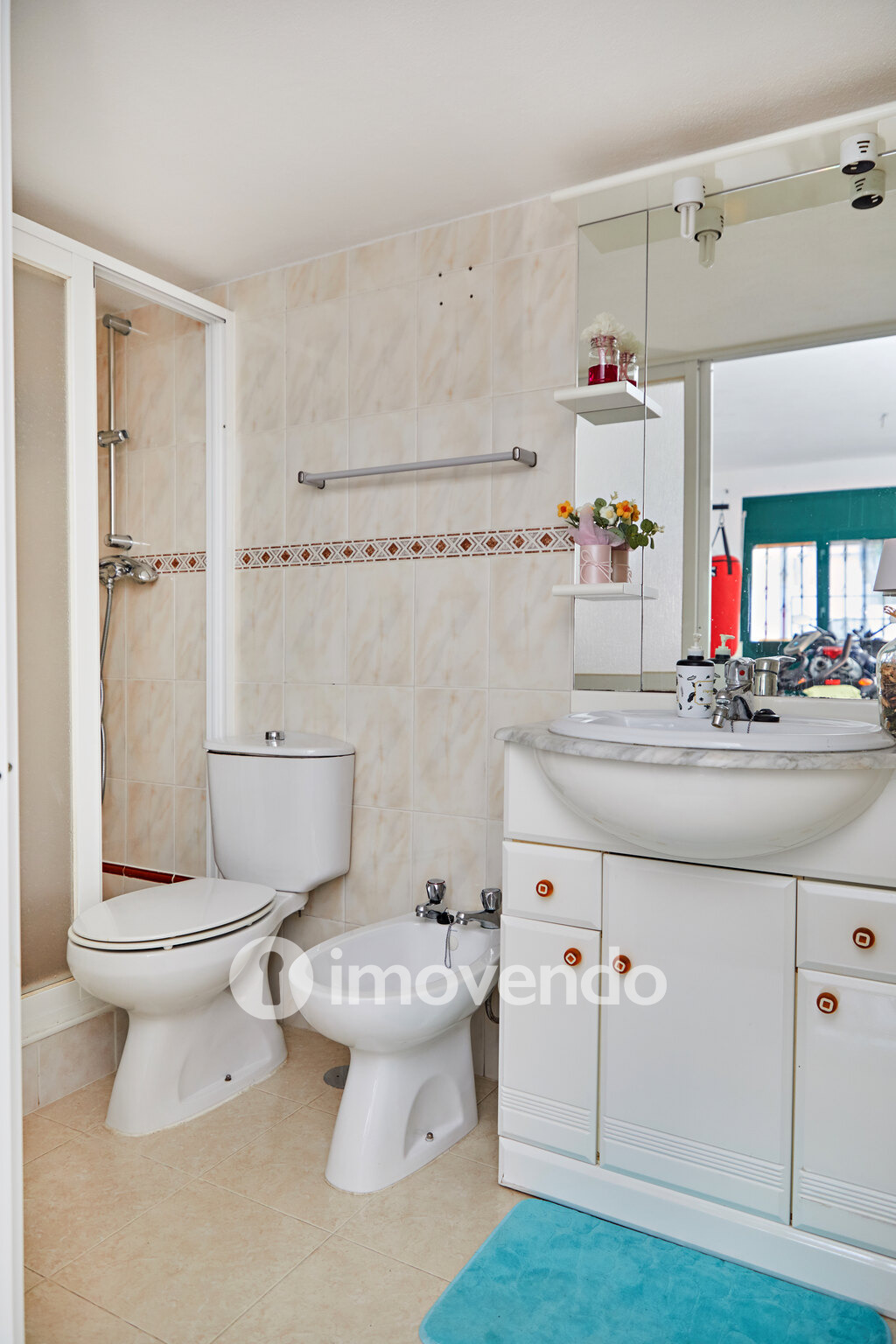 Andar de Moradia T2, com pátio generoso e garagem, em Évora