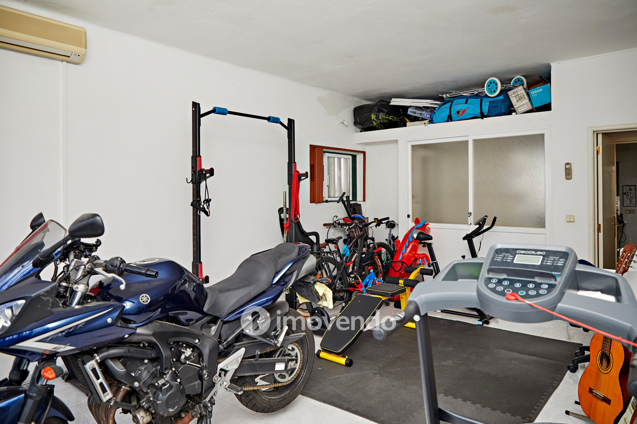 Andar de Moradia T2, com pátio generoso e garagem, em Évora