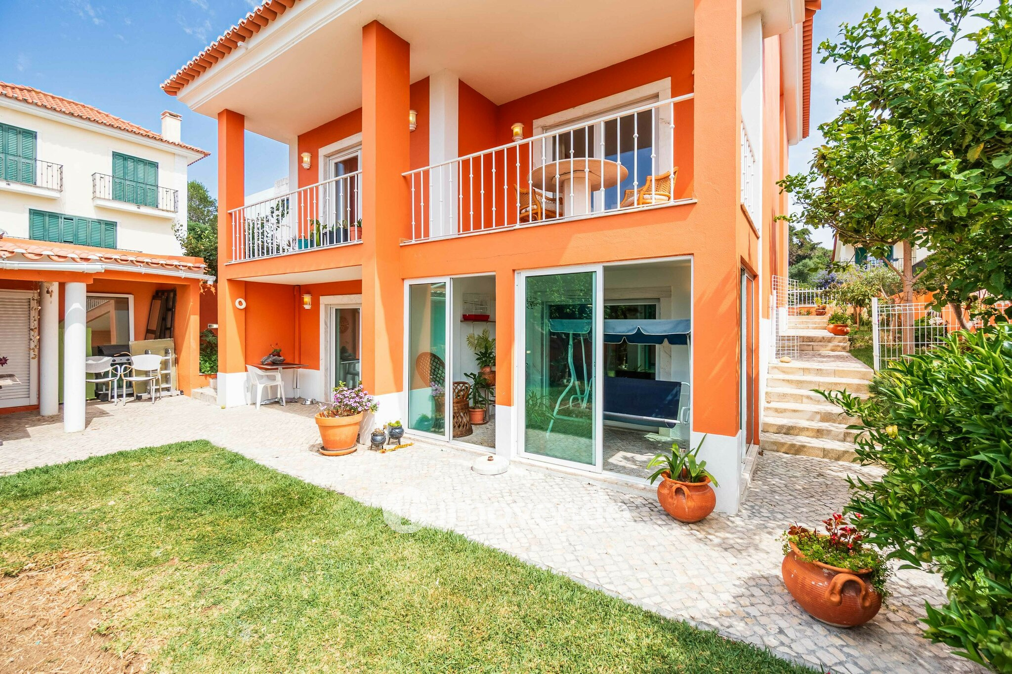 Moradia T4 de luxo, com jardim e garagem, em Alcabideche