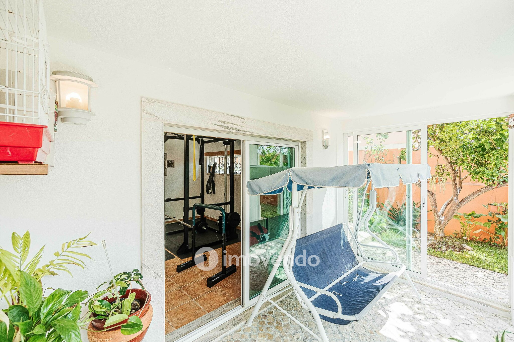 Moradia T4 de luxo, com jardim e garagem, em Alcabideche