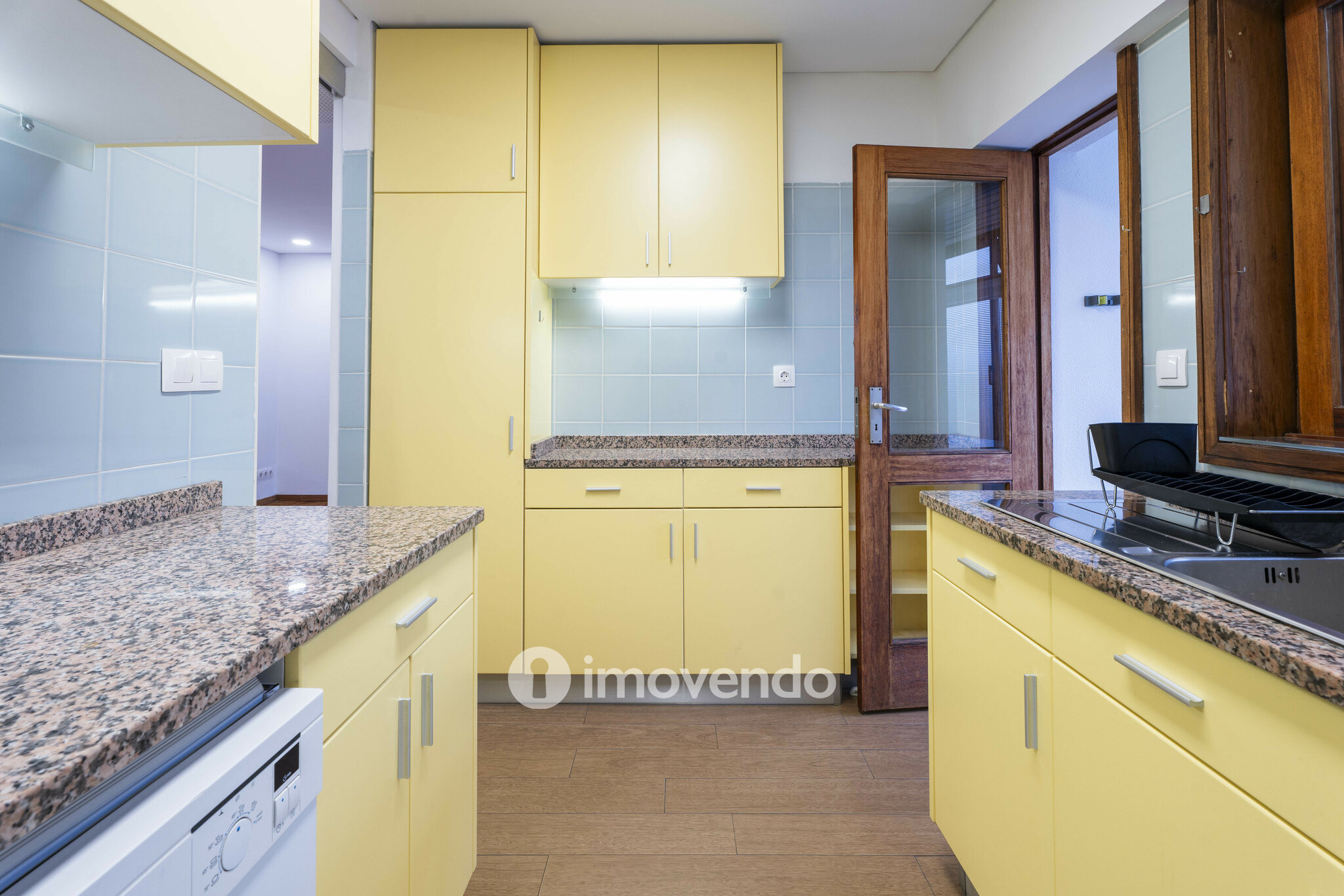Apartamento T2 pronto a habitar, com garagem, na Senhora da Hora