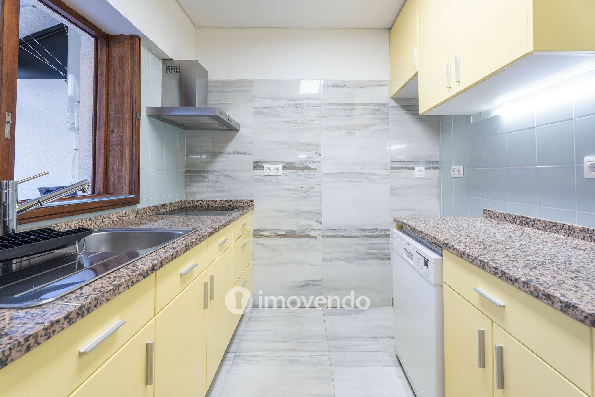 Apartamento T2 pronto a habitar, com garagem, na Senhora da Hora