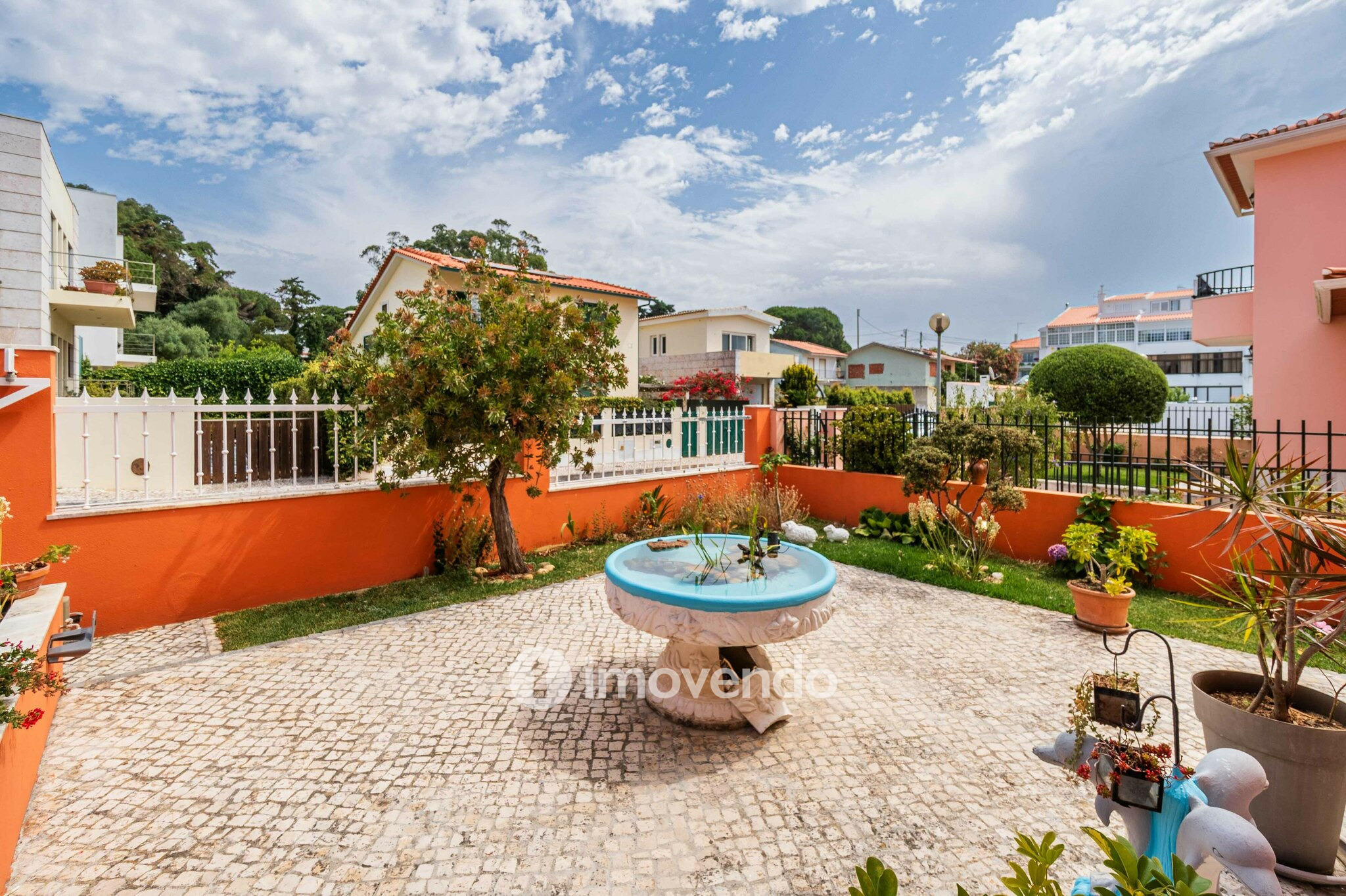 Moradia T4 de luxo, com jardim e garagem, em Alcabideche