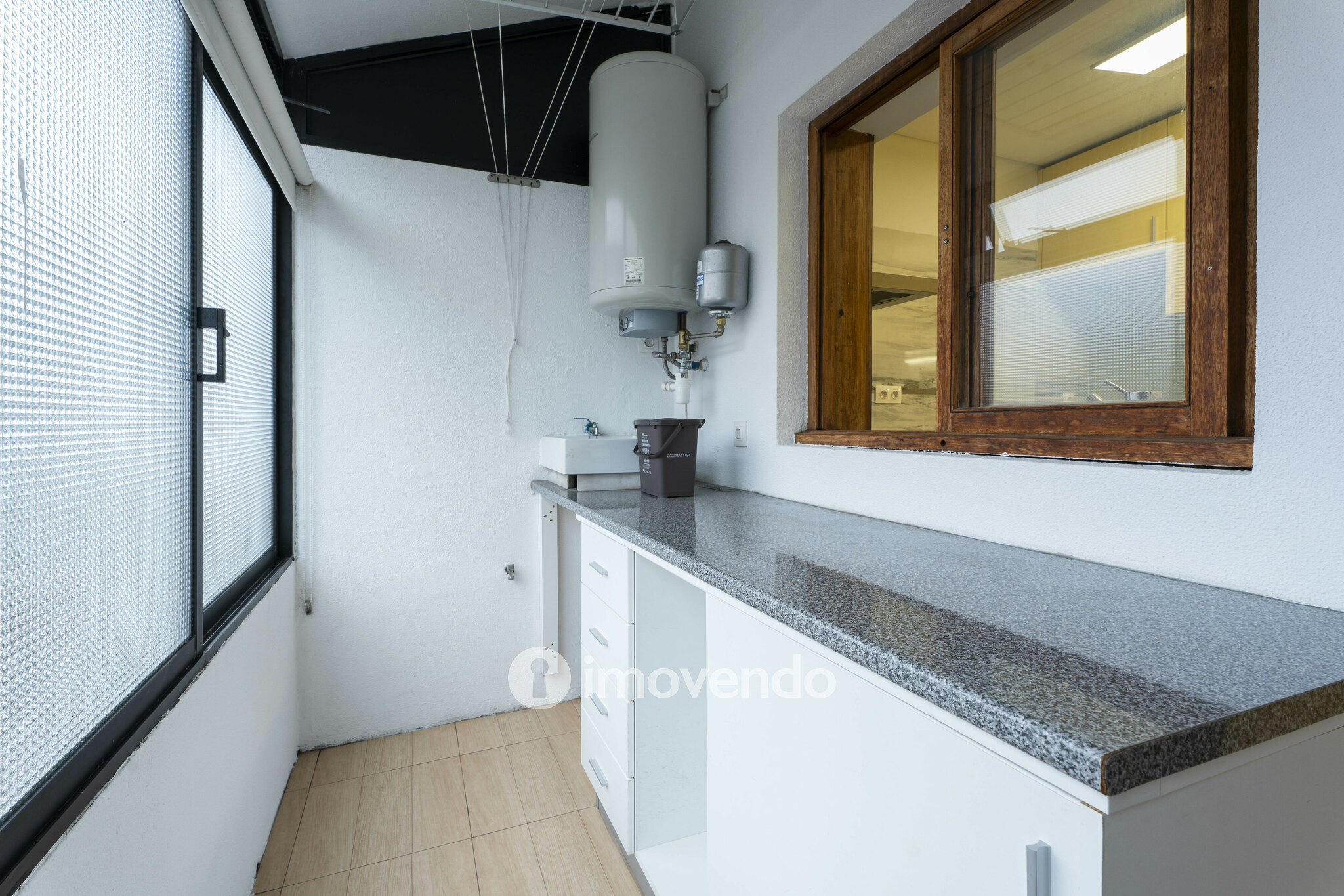 Apartamento T2 pronto a habitar, com garagem, na Senhora da Hora