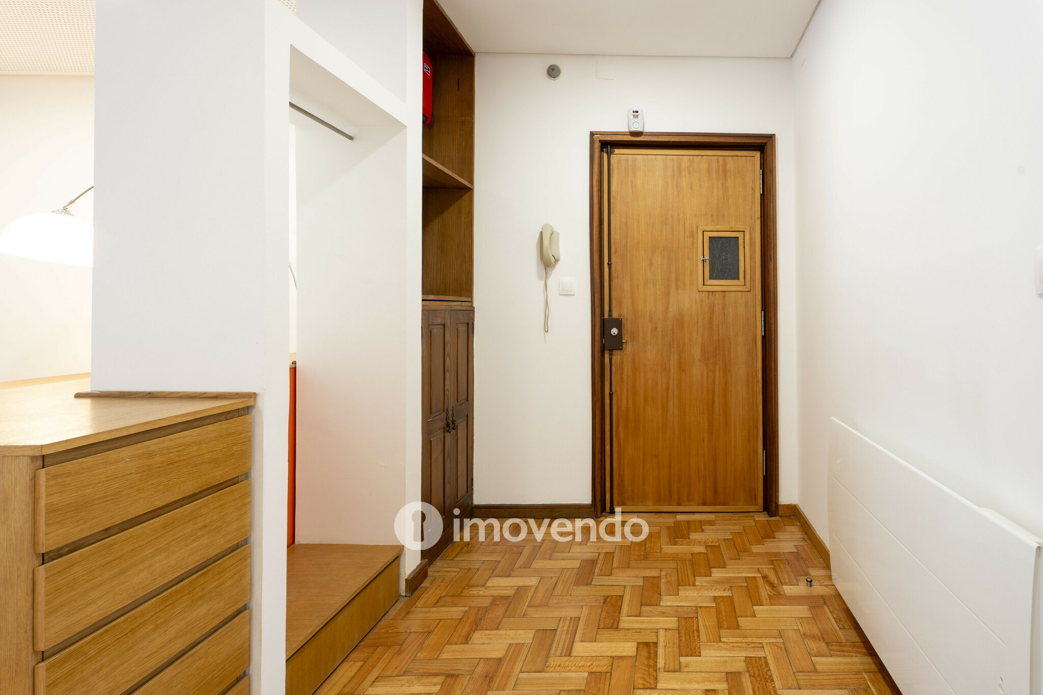 Apartamento T2 pronto a habitar, com garagem, na Senhora da Hora
