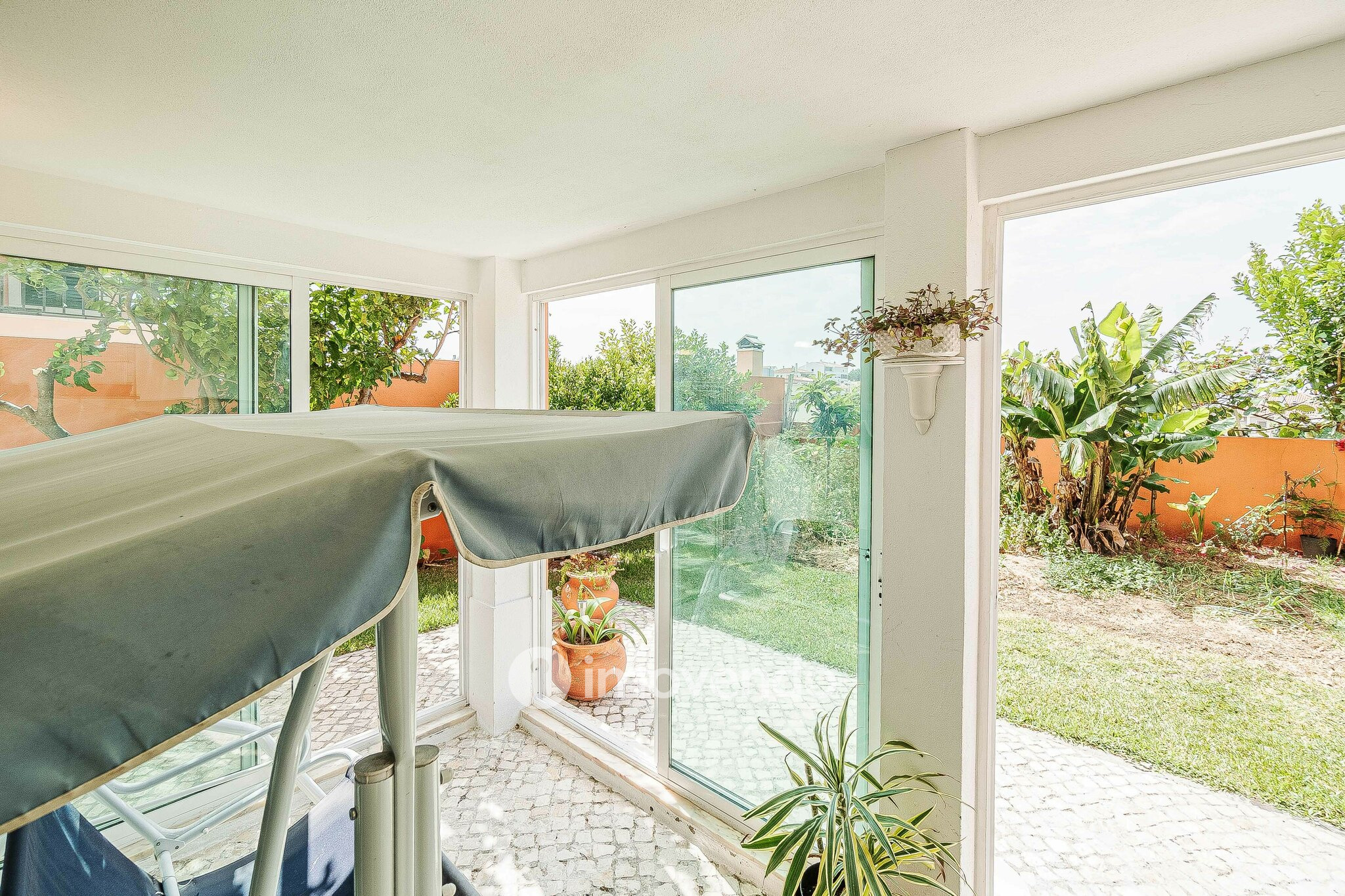 Moradia T4 de luxo, com jardim e garagem, em Alcabideche