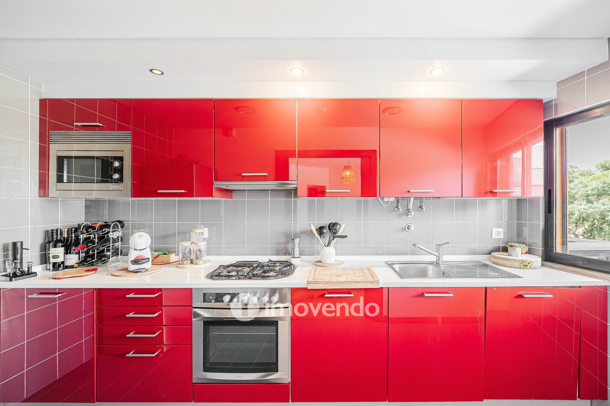 Apartamento T1 moderno, com varanda e áreas amplas, em Corroios