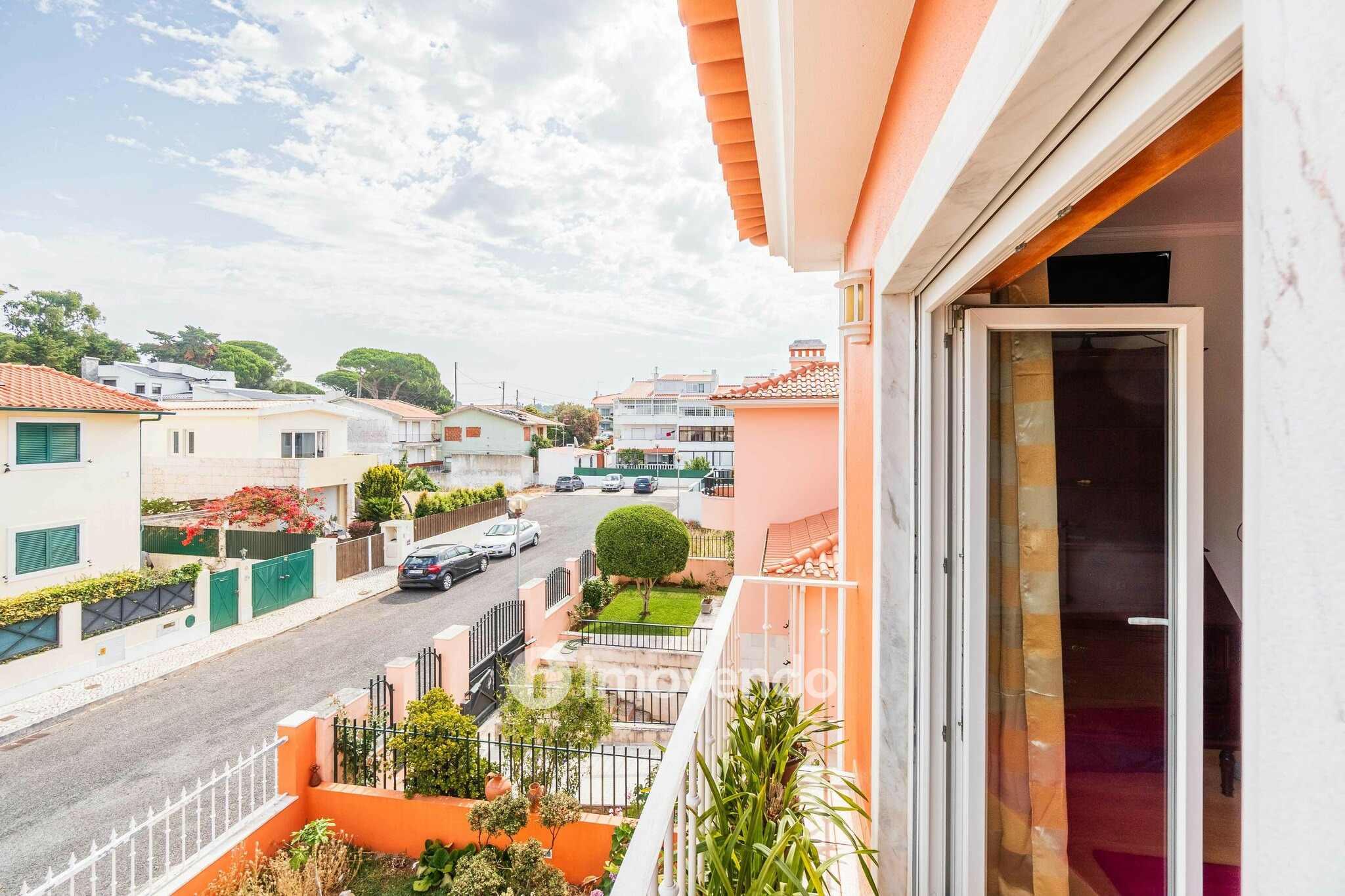 Moradia T4 de luxo, com jardim e garagem, em Alcabideche