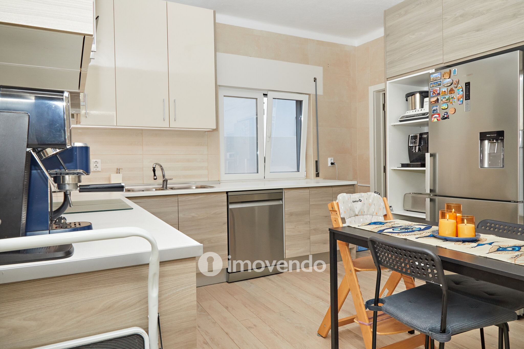 Andar de Moradia T2, com pátio generoso e garagem, em Évora