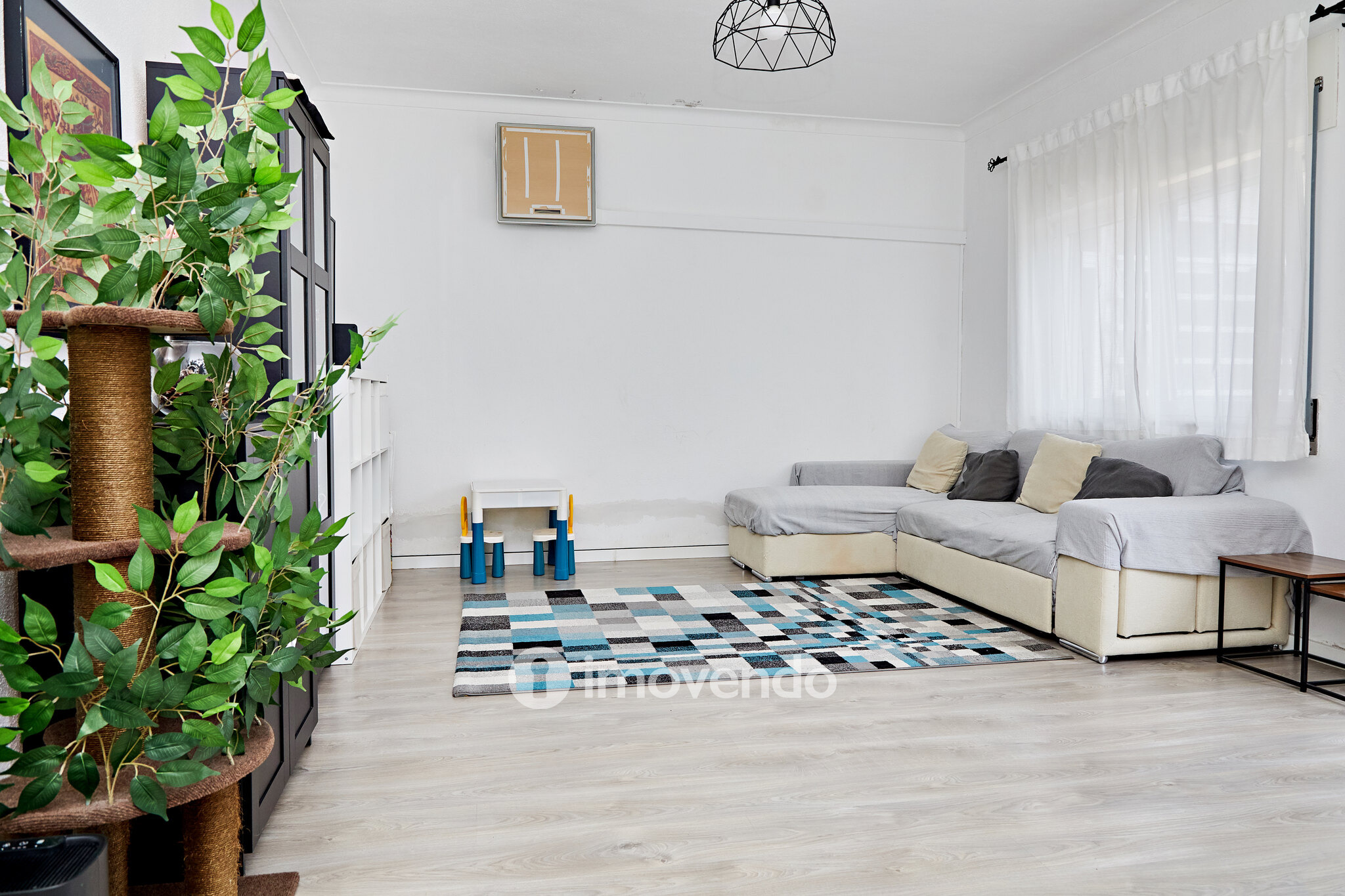 Andar de Moradia T2, com pátio generoso e garagem, em Évora
