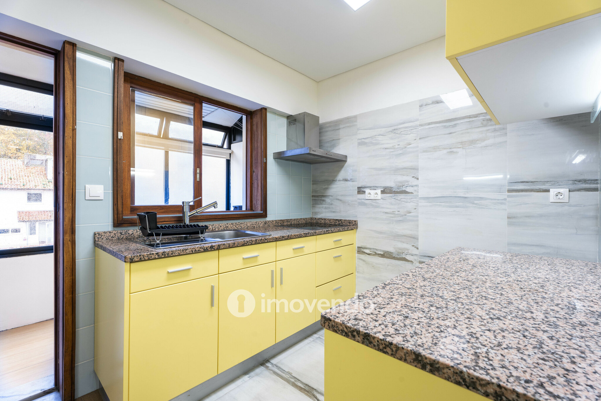 Apartamento T2 pronto a habitar, com garagem, na Senhora da Hora