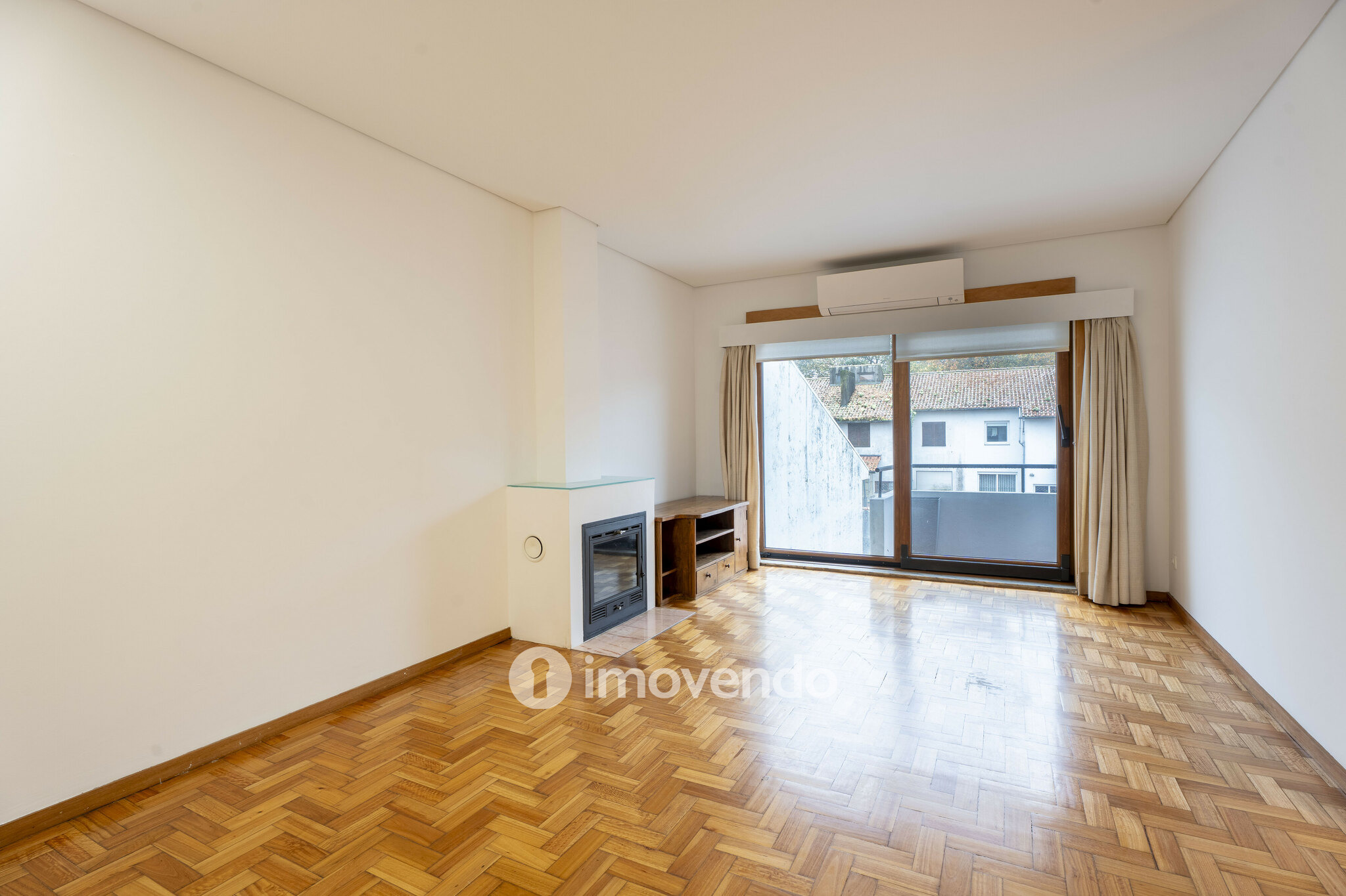 Apartamento T2 pronto a habitar, com garagem, na Senhora da Hora