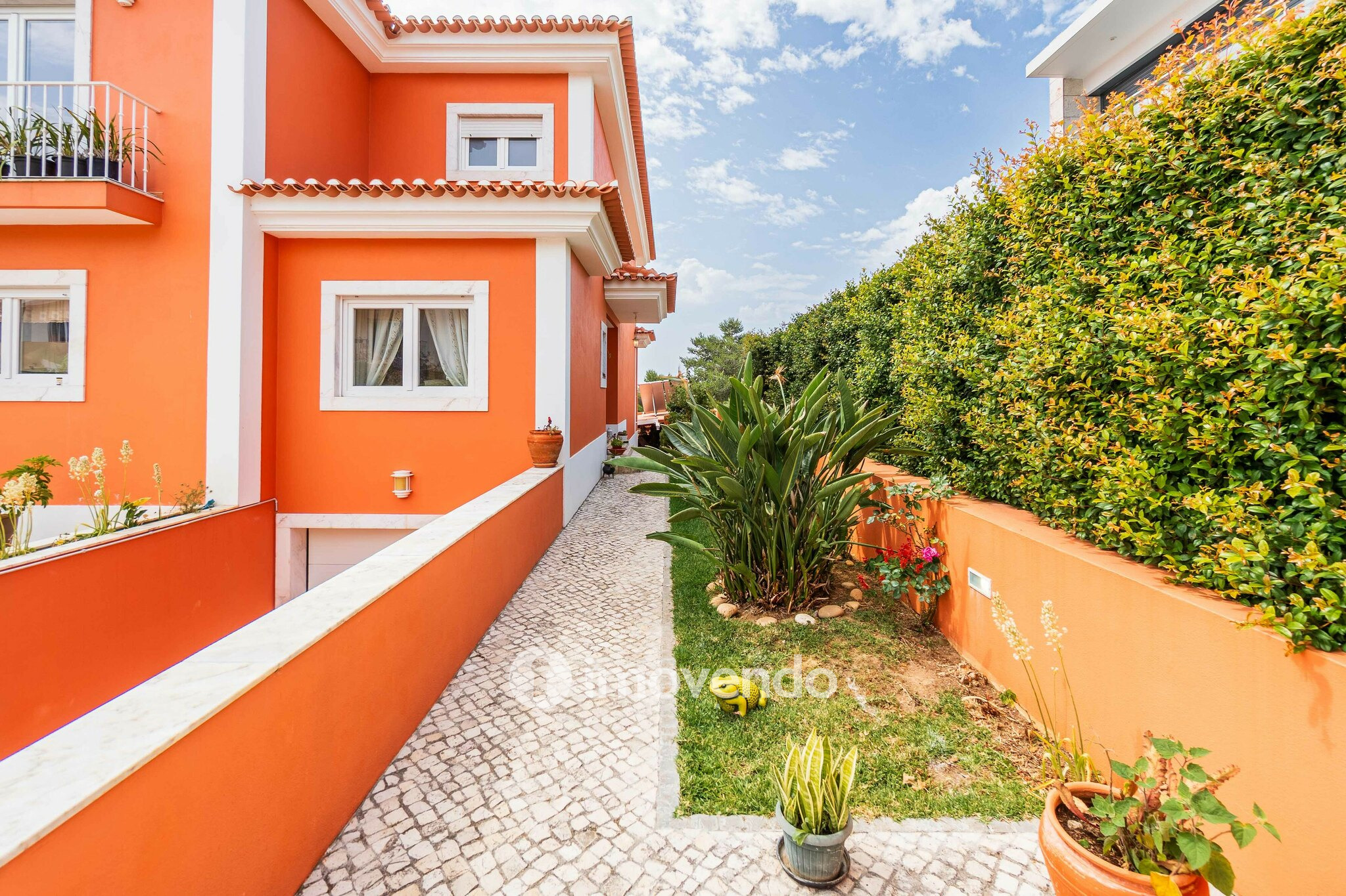 Moradia T4 de luxo, com jardim e garagem, em Alcabideche