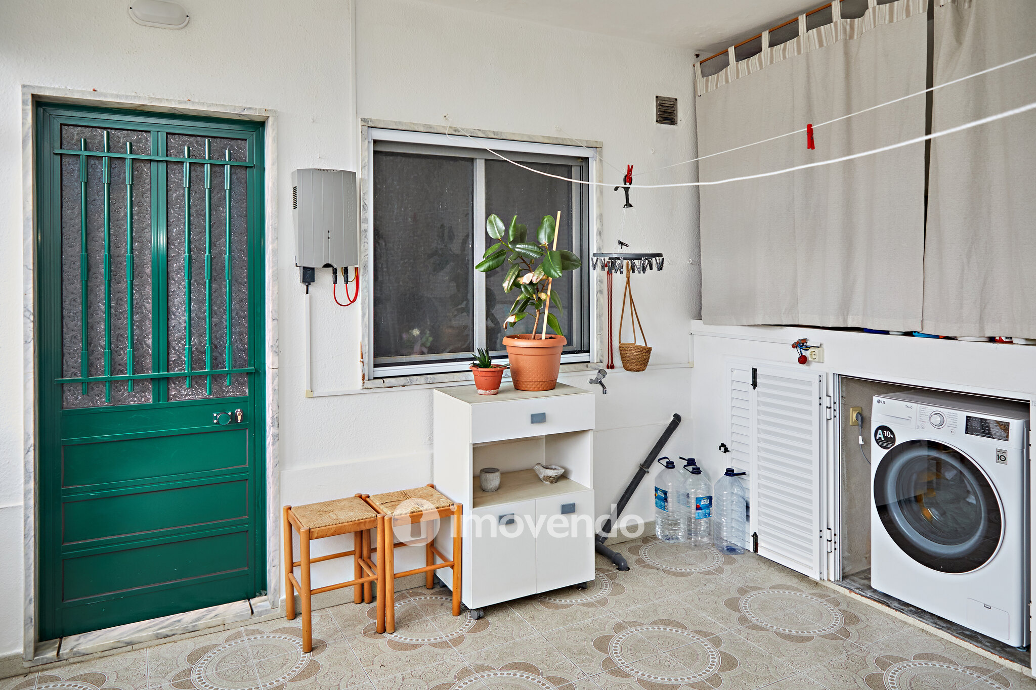 Andar de Moradia T2, com pátio generoso e garagem, em Évora