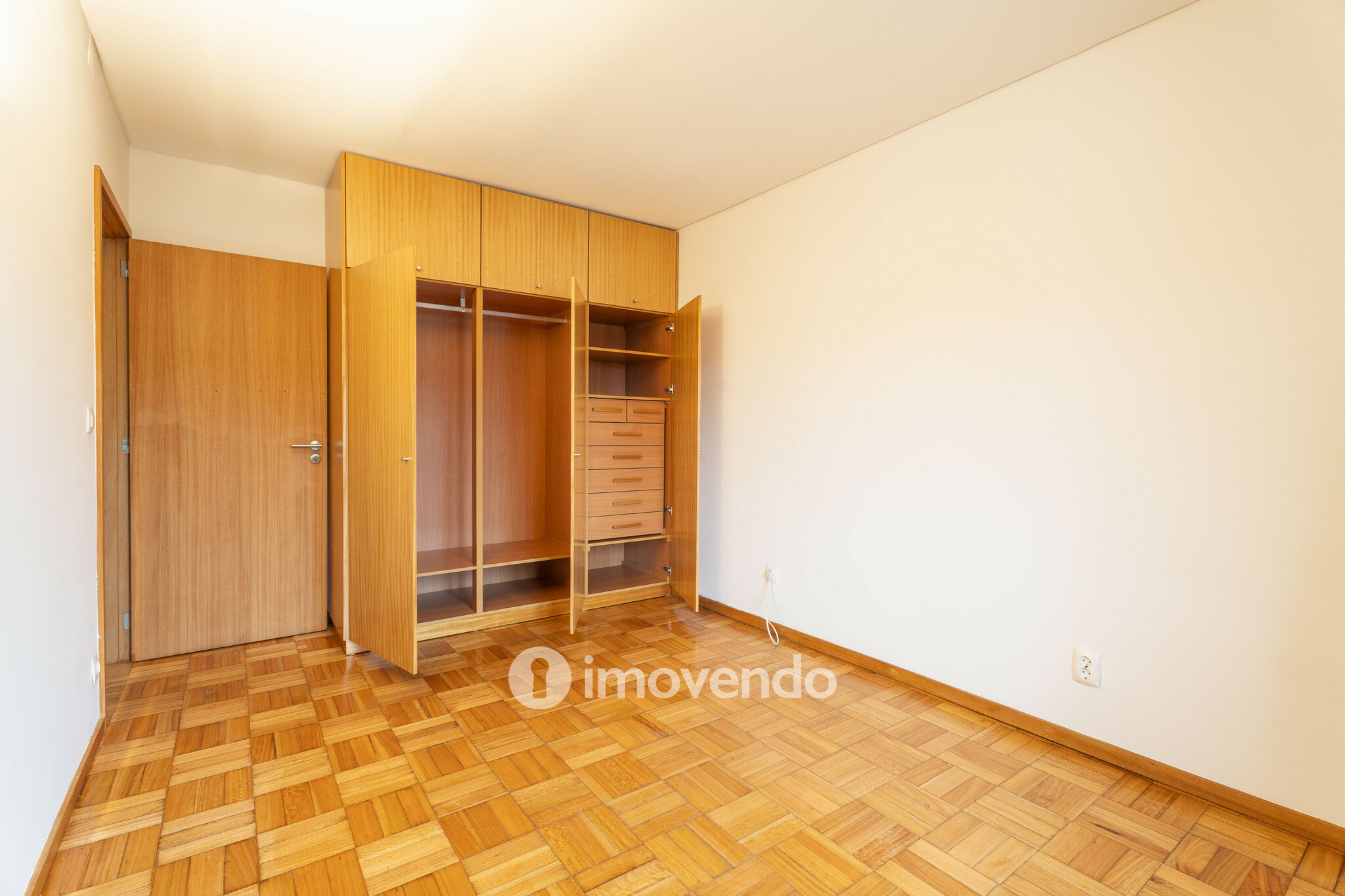 Apartamento T2 pronto a habitar, com garagem, na Senhora da Hora