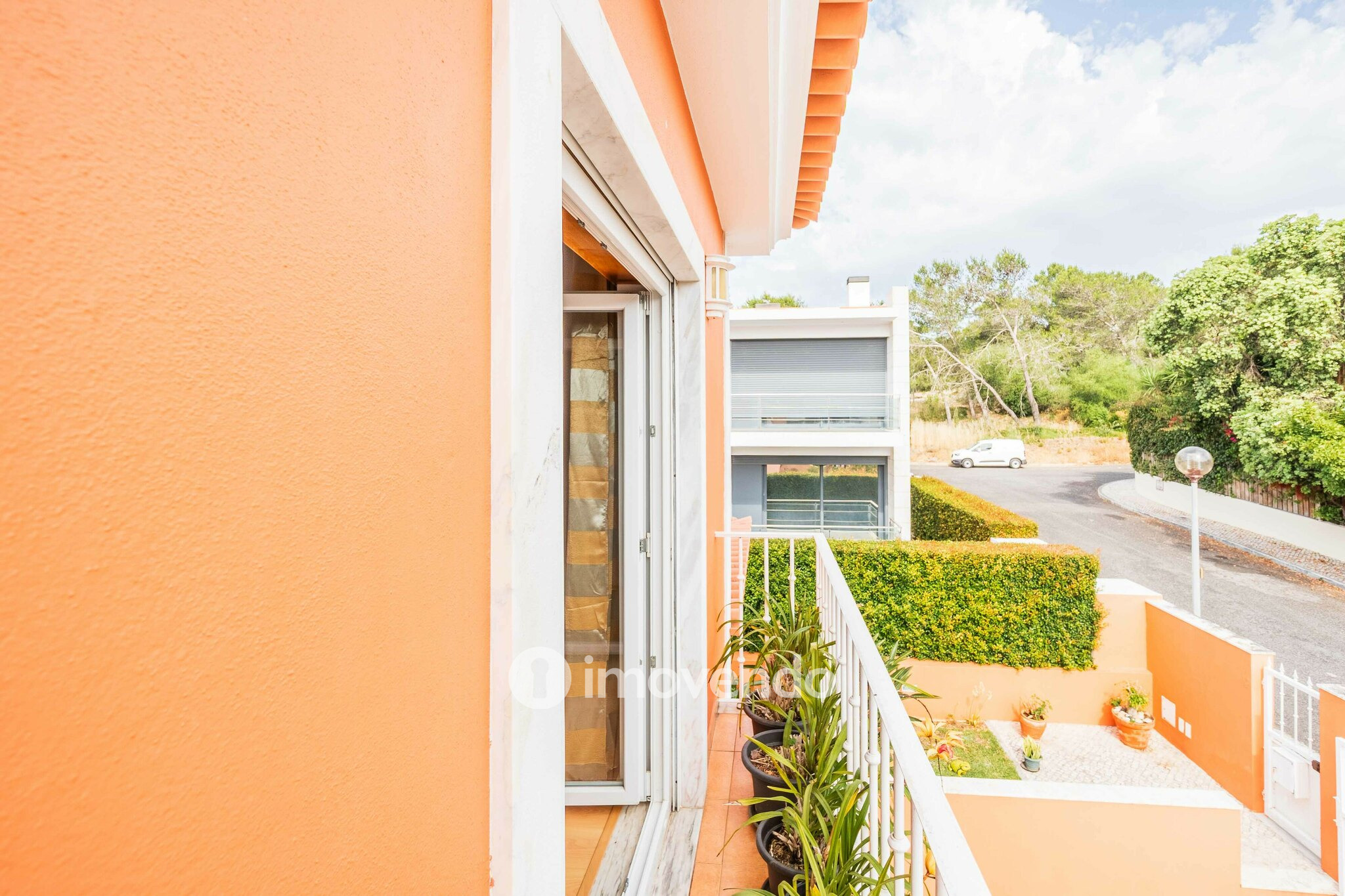Moradia T4 de luxo, com jardim e garagem, em Alcabideche