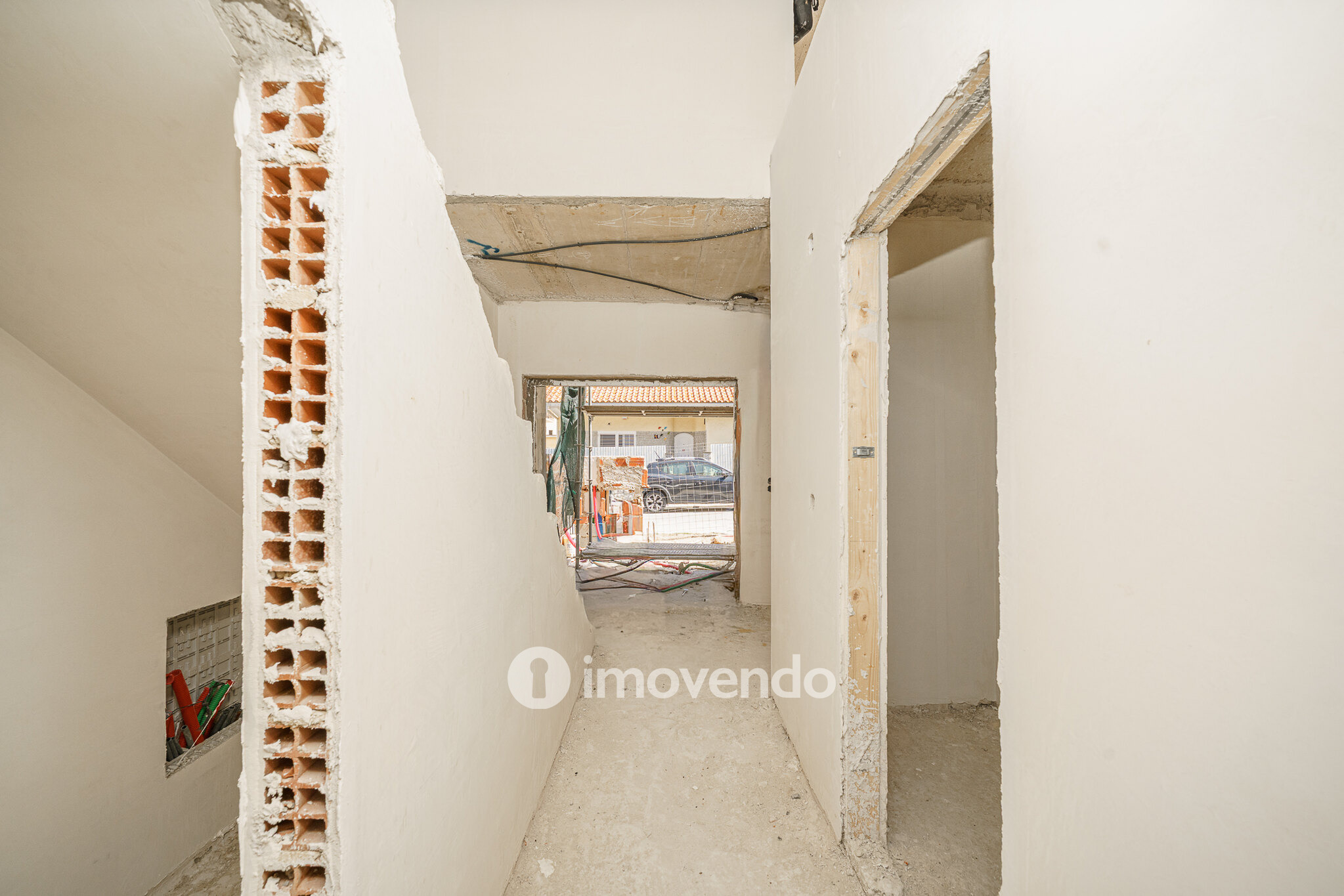 Moradia geminada T3+1 em fase de construção, em Pinhal de Frades