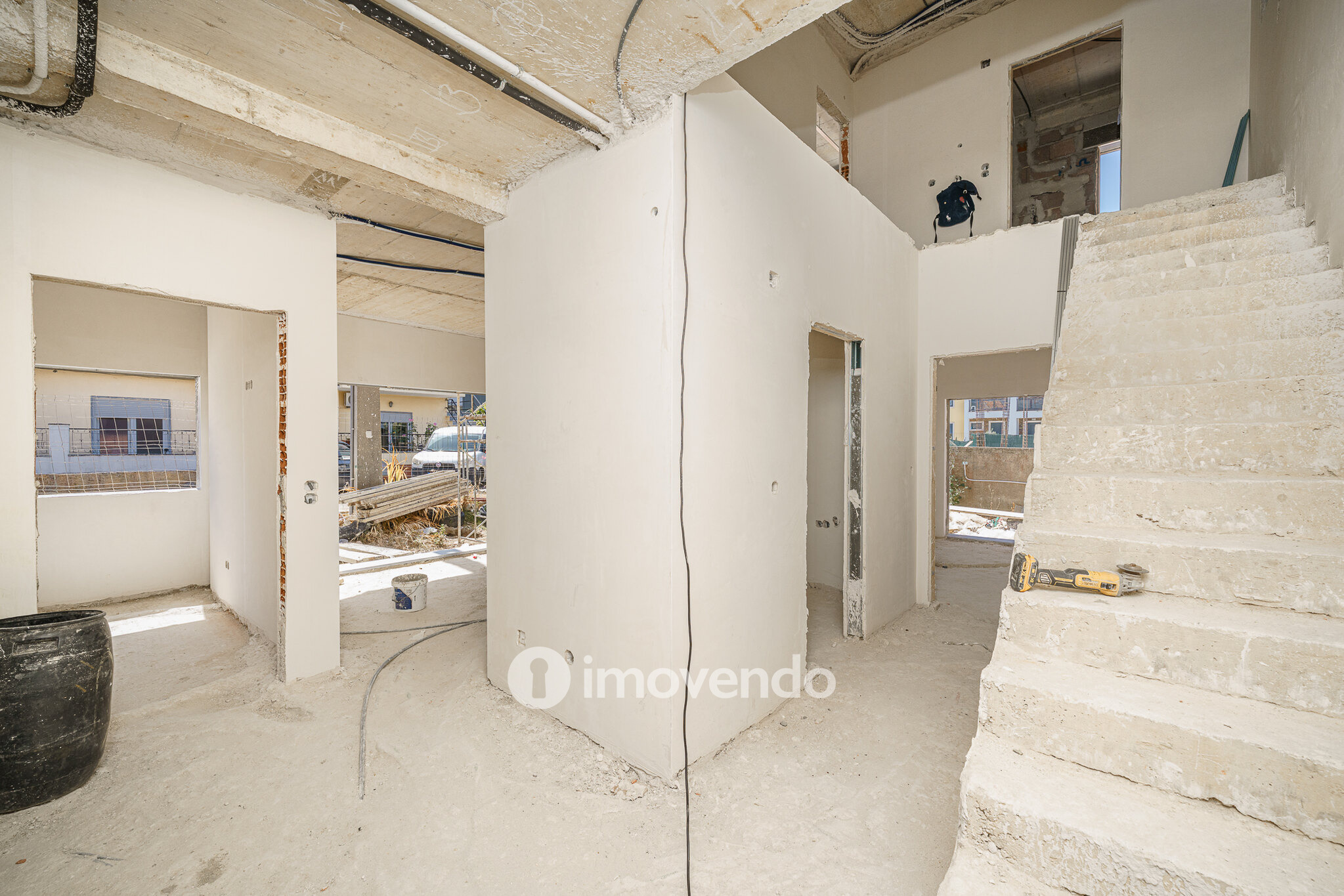Moradia geminada T3+1 em fase de construção, em Pinhal de Frades