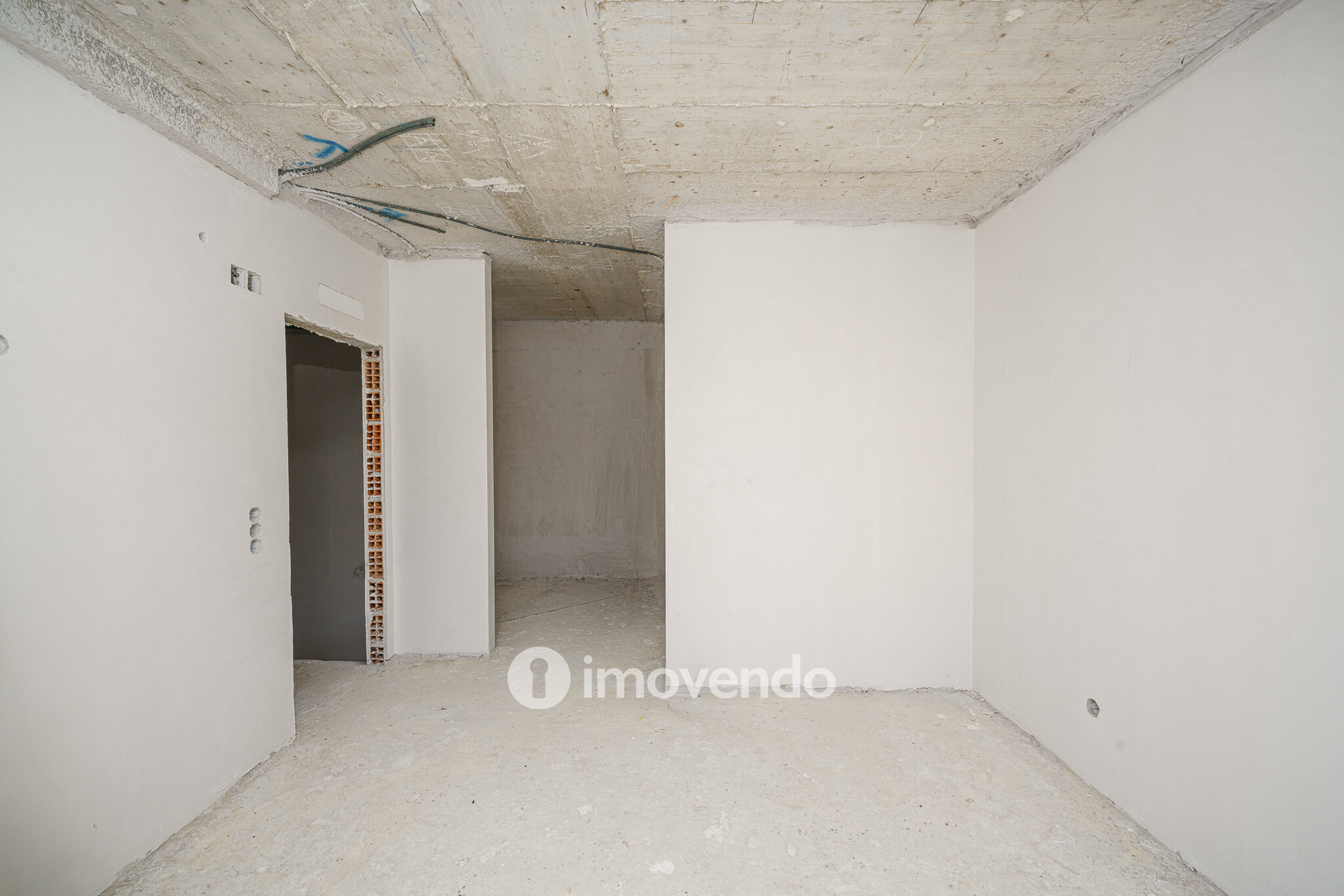 Moradia geminada T3+1 em fase de construção, em Pinhal de Frades