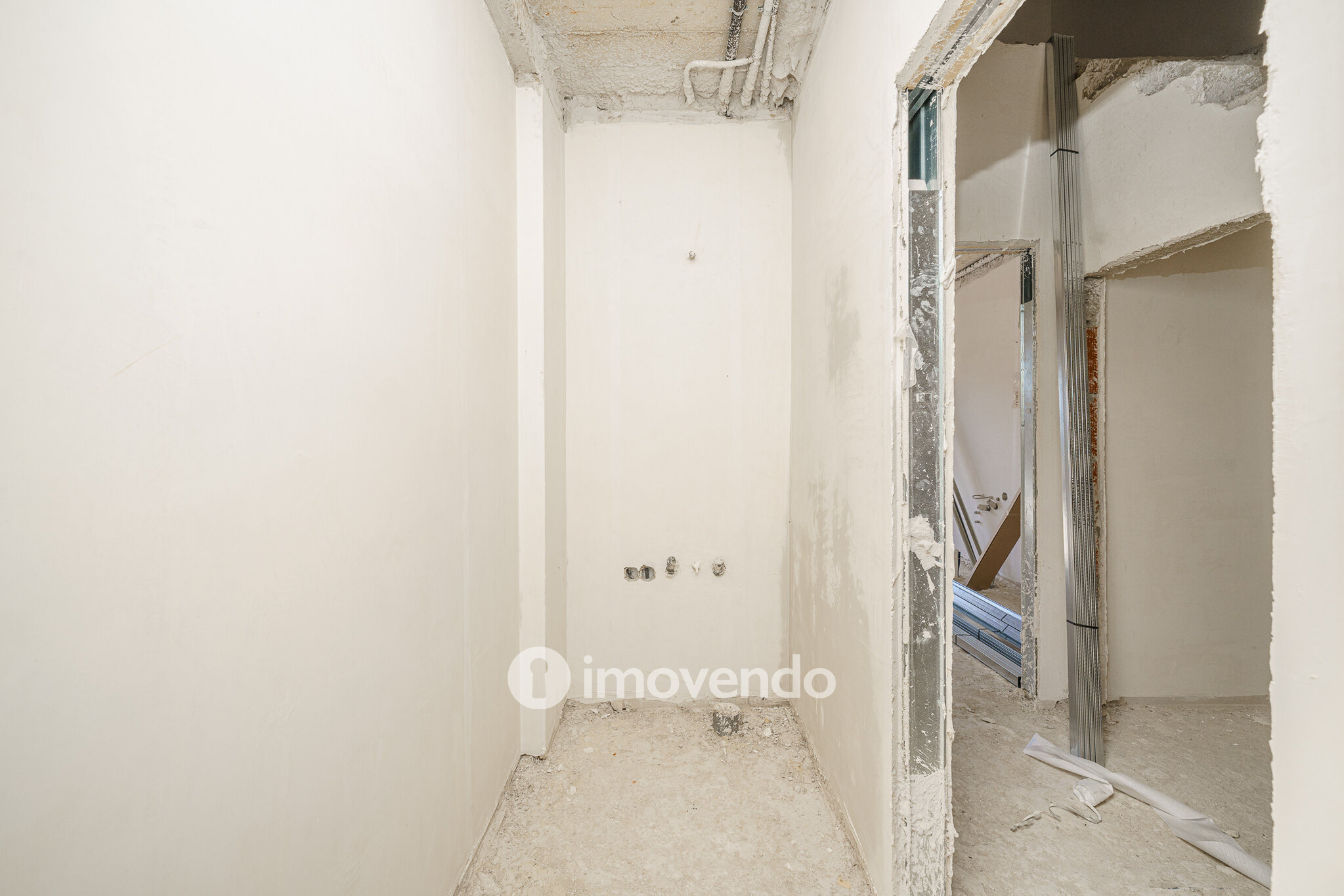 Moradia geminada T3+1 em fase de construção, em Pinhal de Frades