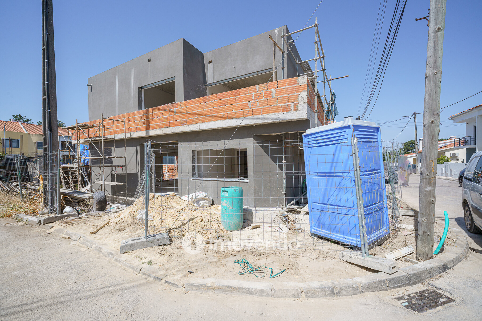 Moradia geminada T3+1 em fase de construção, em Pinhal de Frades