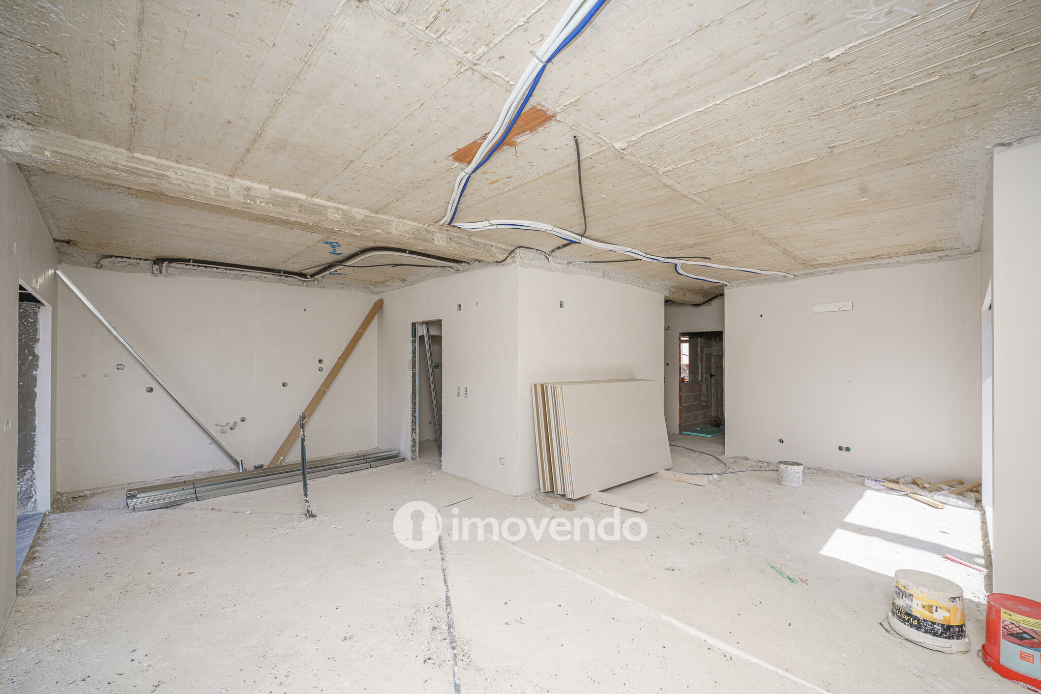 Moradia geminada T3+1 em fase de construção, em Pinhal de Frades