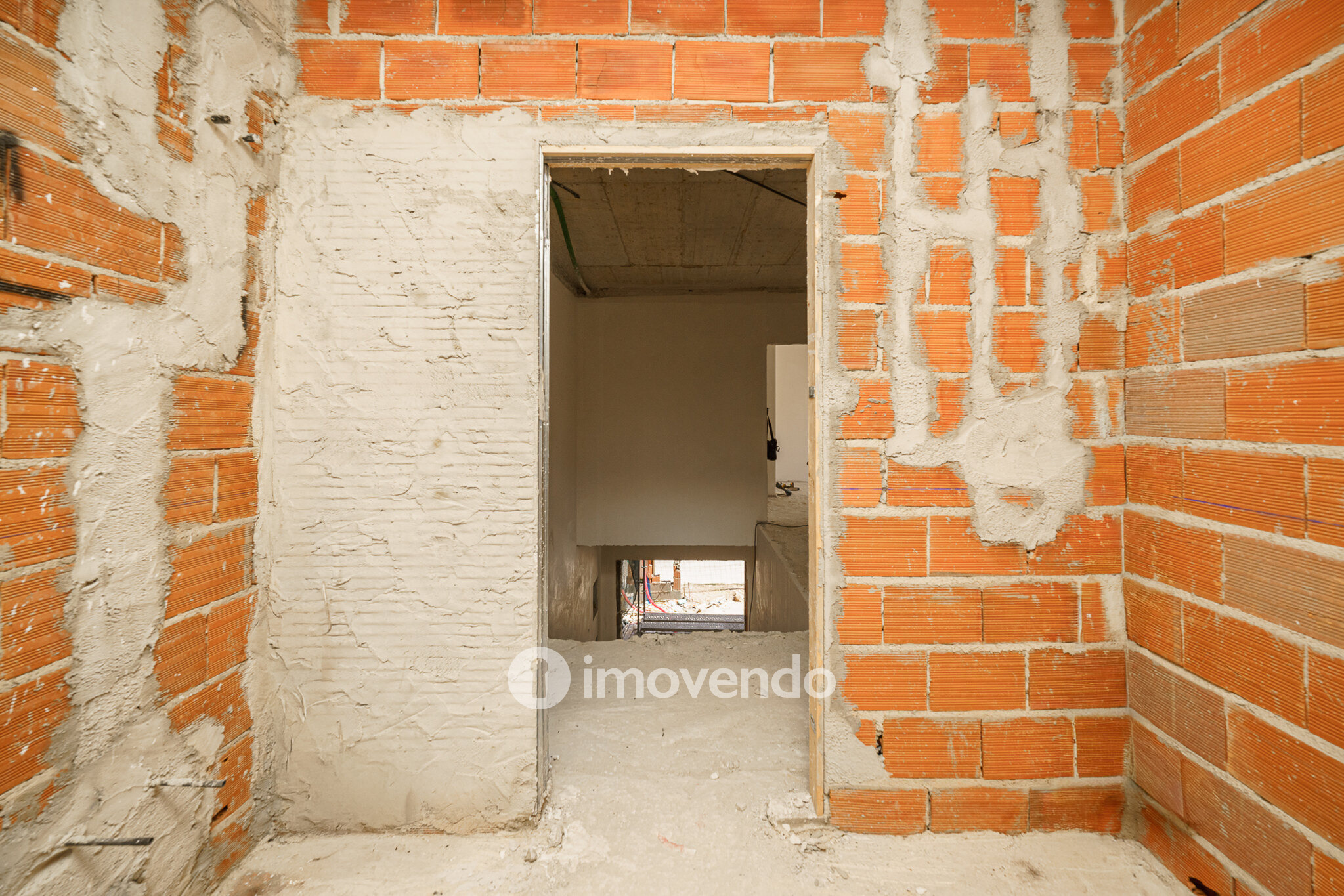 Moradia geminada T3+1 em fase de construção, em Pinhal de Frades