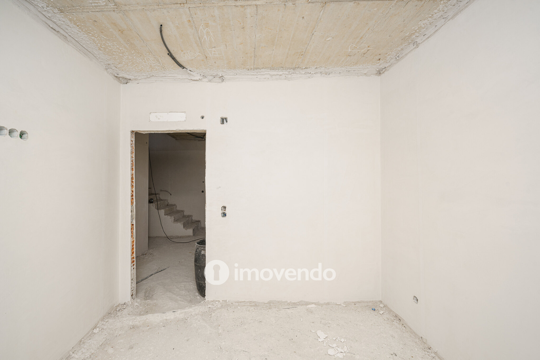 Moradia geminada T3+1 em fase de construção, em Pinhal de Frades