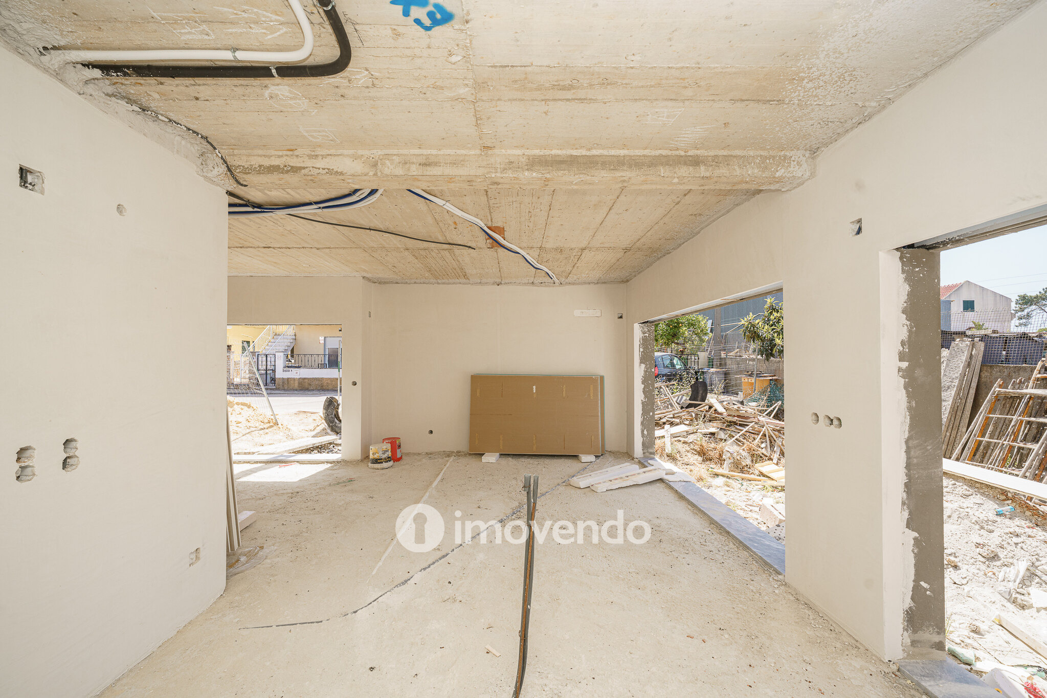Moradia geminada T3+1 em fase de construção, em Pinhal de Frades