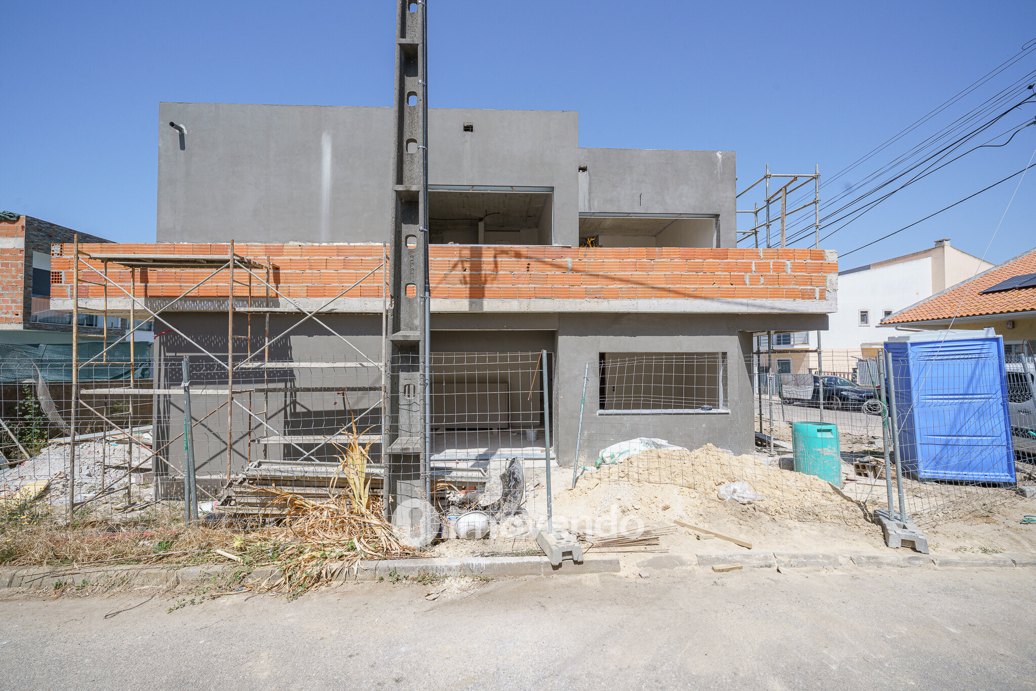 Moradia geminada T3+1 em fase de construção, em Pinhal de Frades