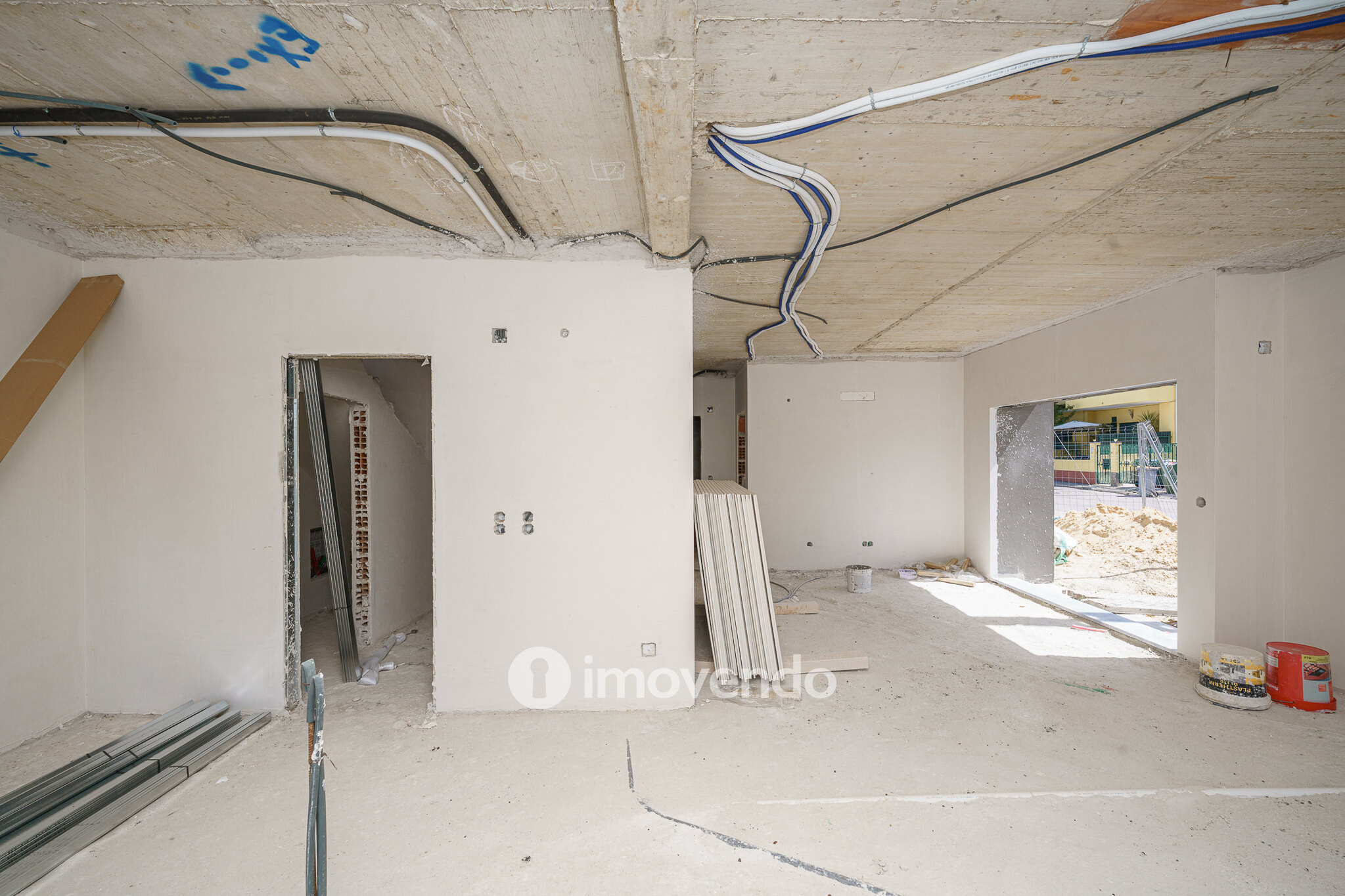 Moradia geminada T3+1 em fase de construção, em Pinhal de Frades