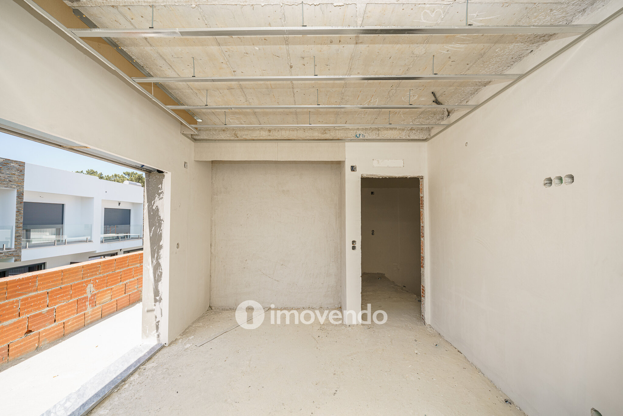 Moradia geminada T3+1 em fase de construção, em Pinhal de Frades