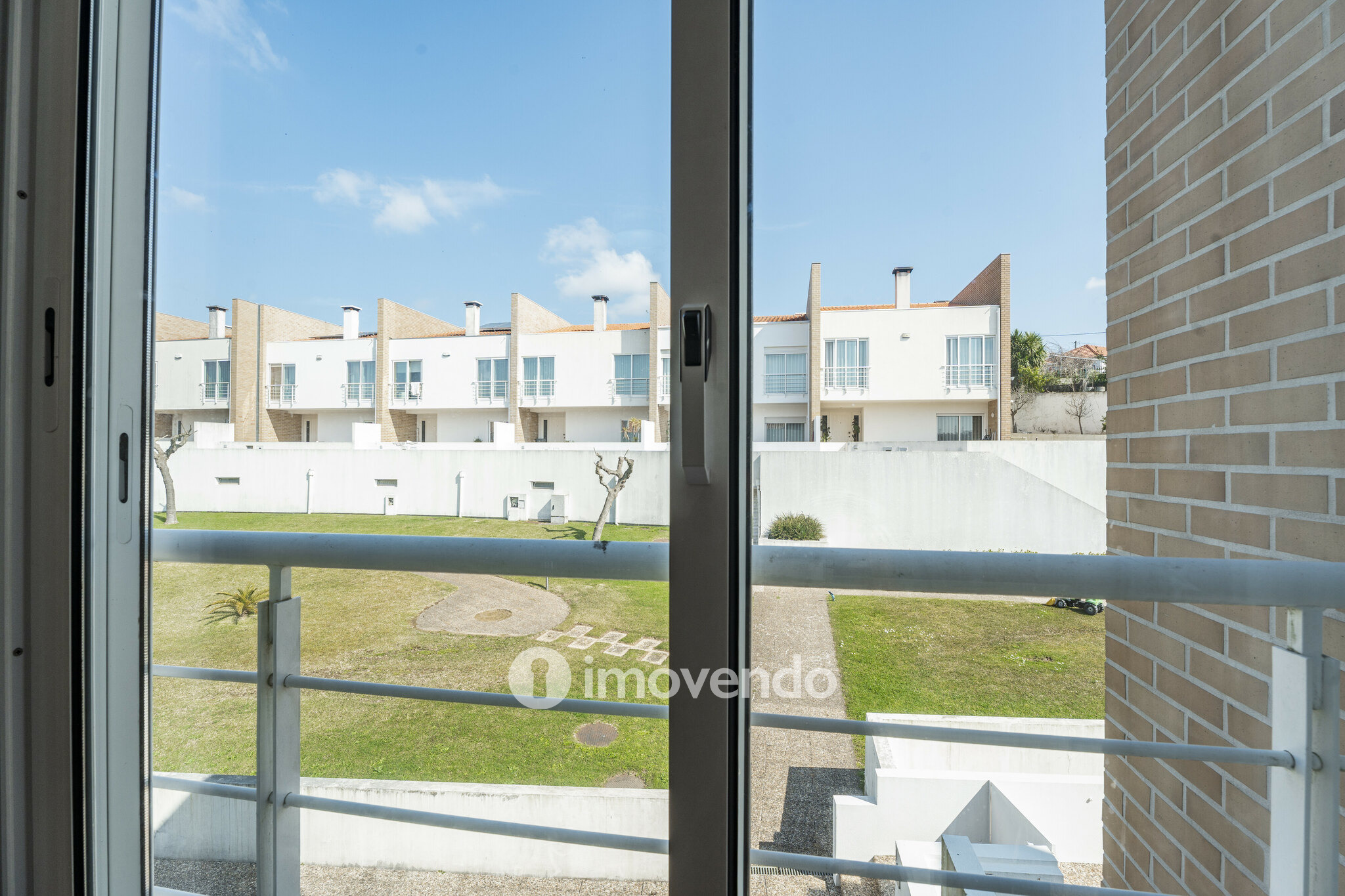 Moradia T4 com garagem, em condomínio com piscina, em Alfena, Valongo