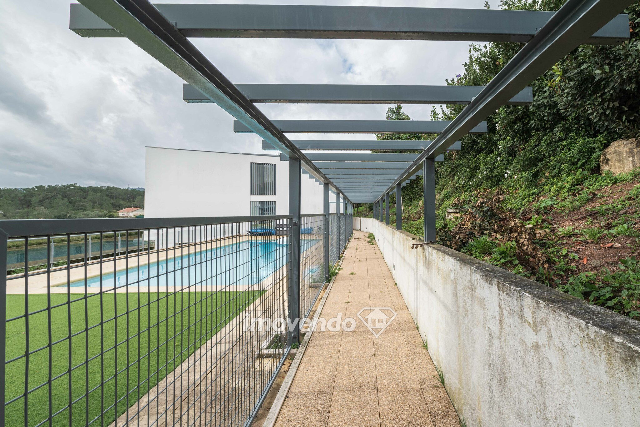 Moradia T3+1 exclusiva com garagem em Condomínio c/ piscina, em Loures