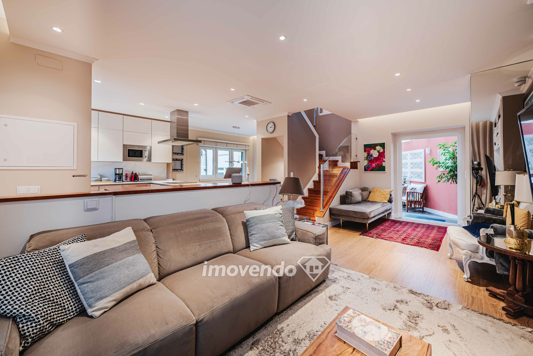 Moradia T5+2 exclusiva e luxosa, com piscina e jardim, na Encarnação