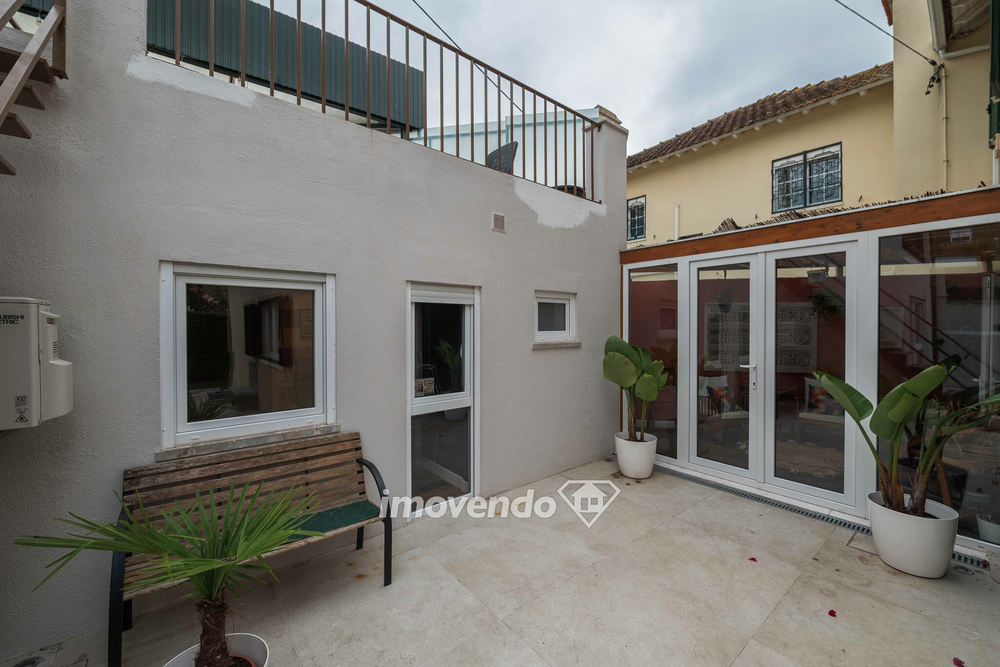Moradia T5+2 exclusiva e luxosa, com piscina e jardim, na Encarnação