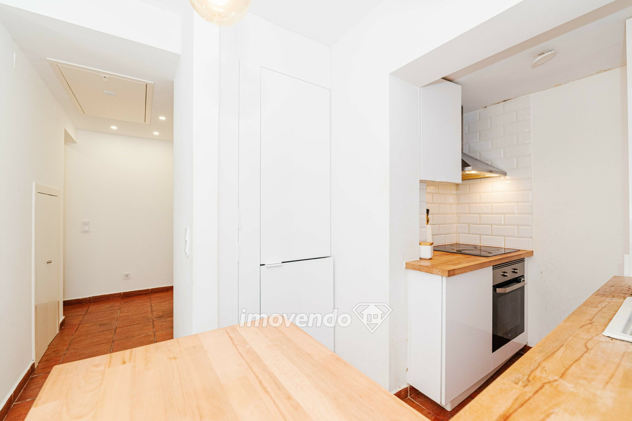 Apartamento T2 totalmente remodelado, com cozinha equipada, em Benfica