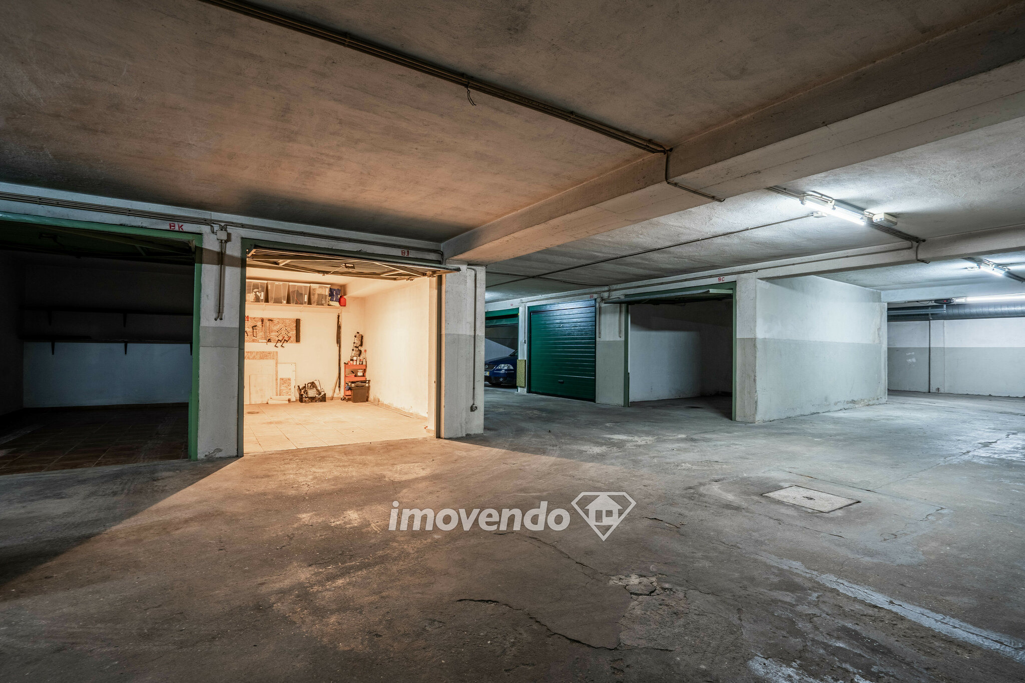 Apartamento T3 remodelado, com garagem e terraço, em Vila Nova de Gaia