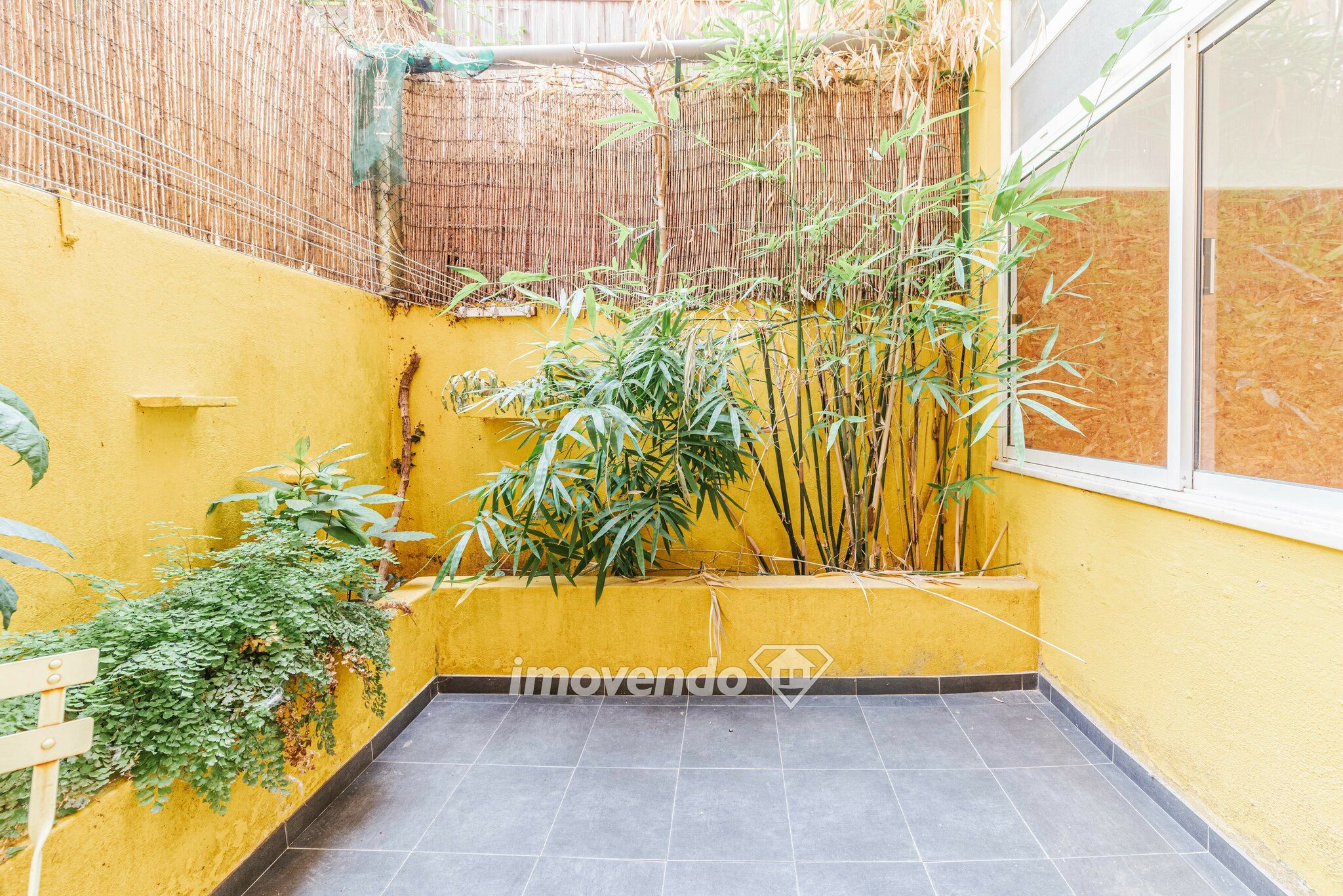 Apartamento T2 com logradouro, no cobiçado Bairro dos Atores, Lisboa