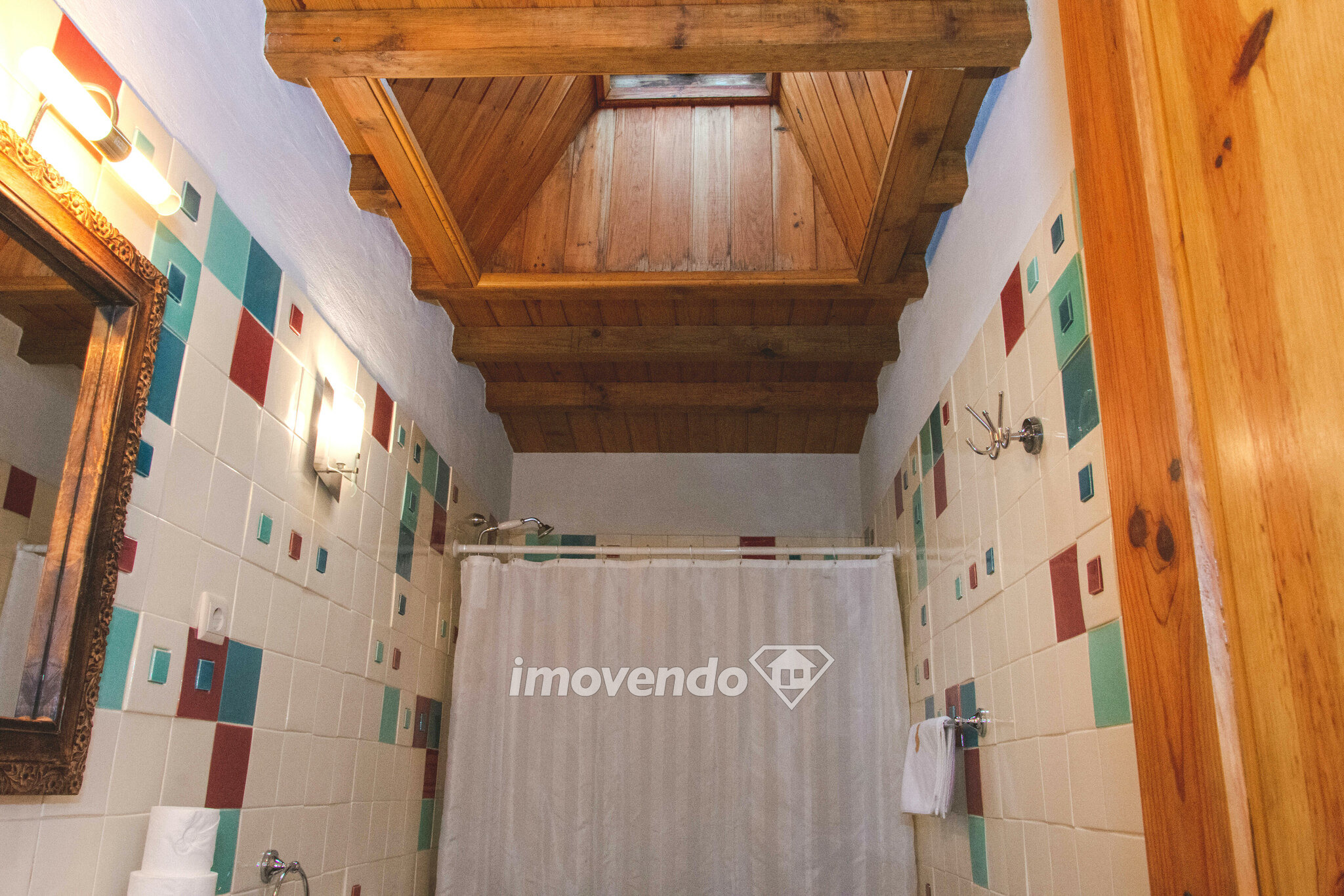 Quinta com 9 814 m2, Moradia T3 c/470 m2, com piscina, em Arcos de Valdevez