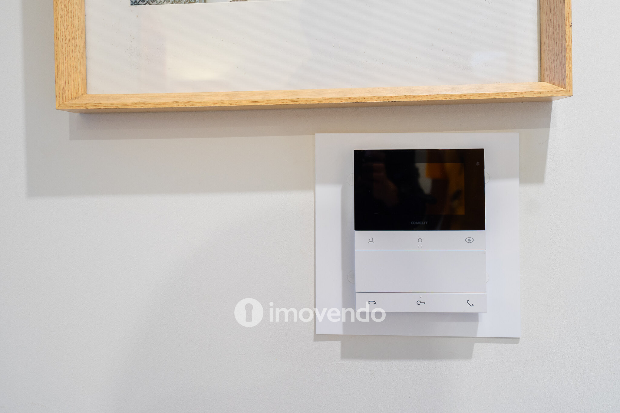 Apartamento T2 com estacionamento e arrecadação, em Mem Martins