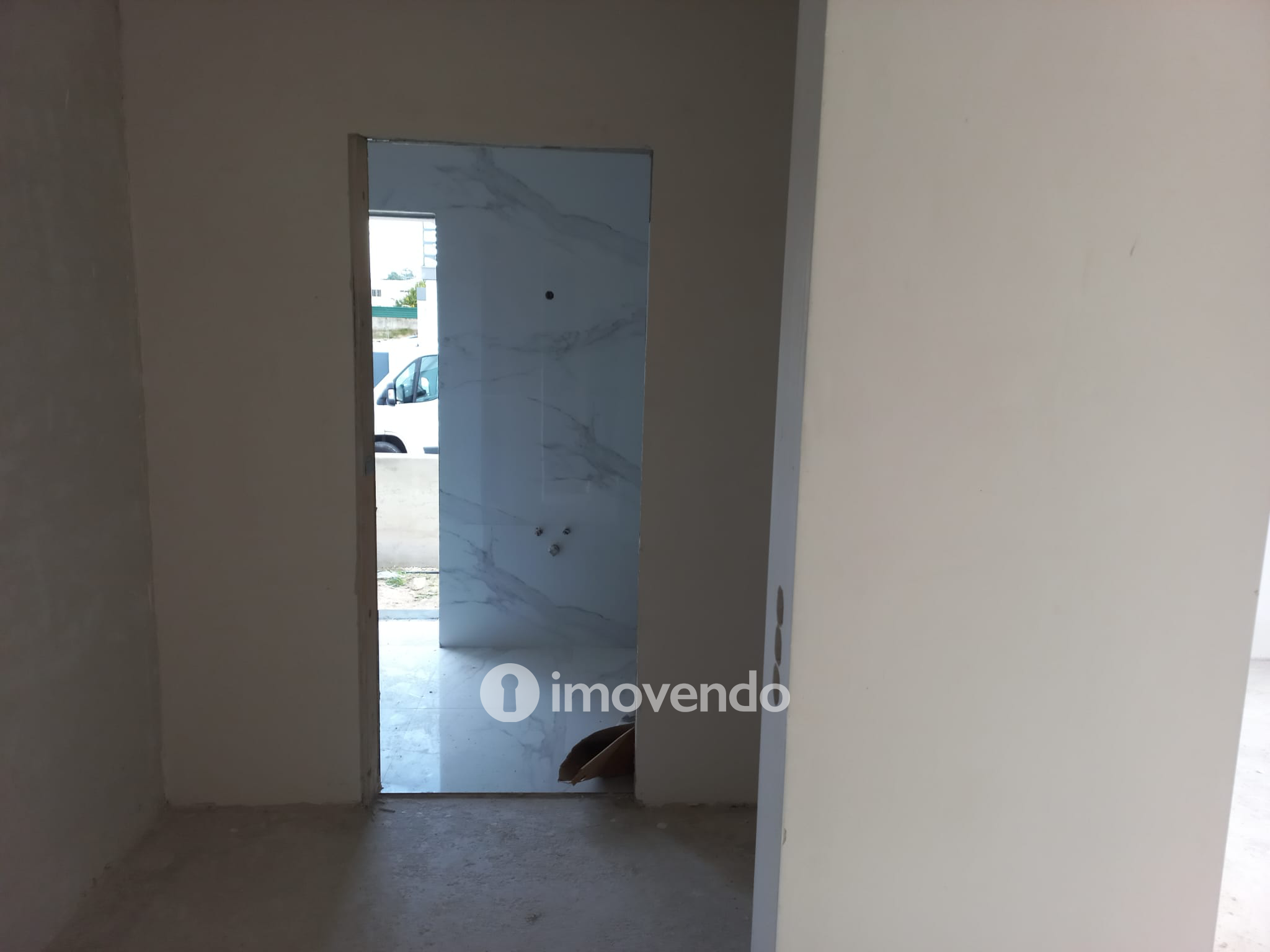 Moradia T3 em final de construção, com piscina, em Fernão Ferro
