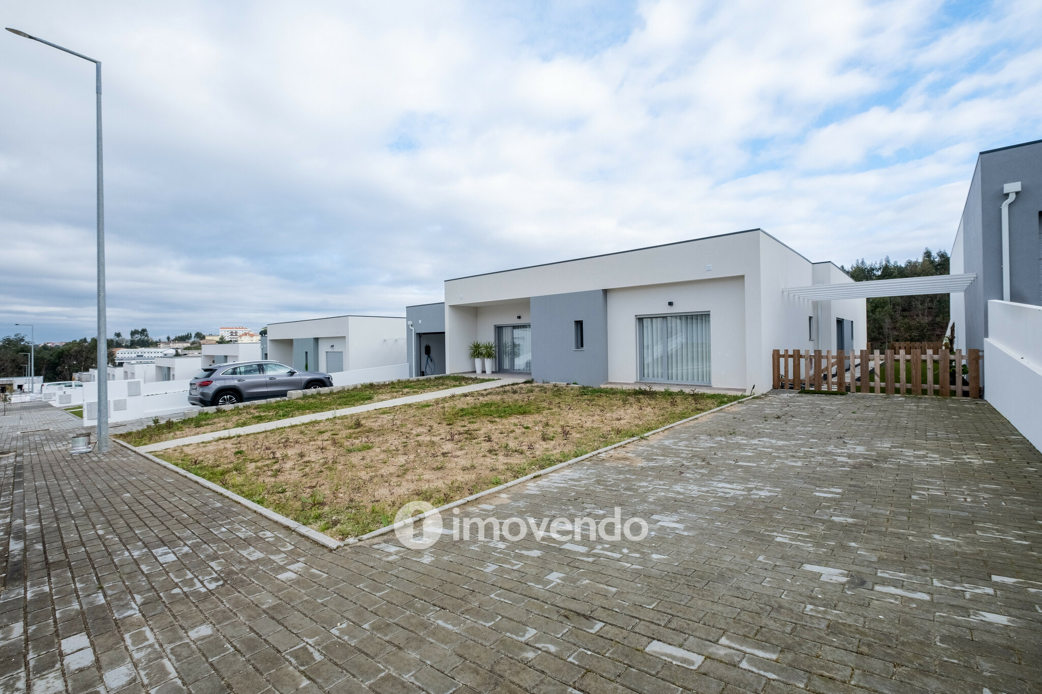 Moradia exclusiva T4, com garagem e jardim, em Leiria