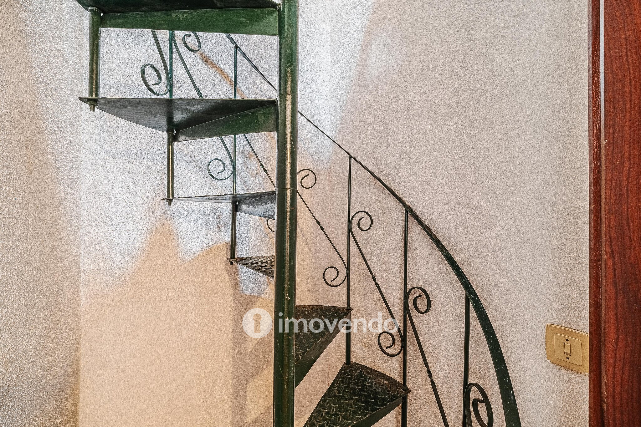 Moradia T4 isolada, totalmente mobilada e equipada, em Queijas