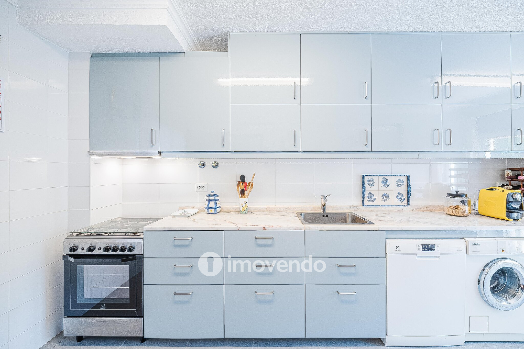 Moradia T4 isolada, totalmente mobilada e equipada, em Queijas
