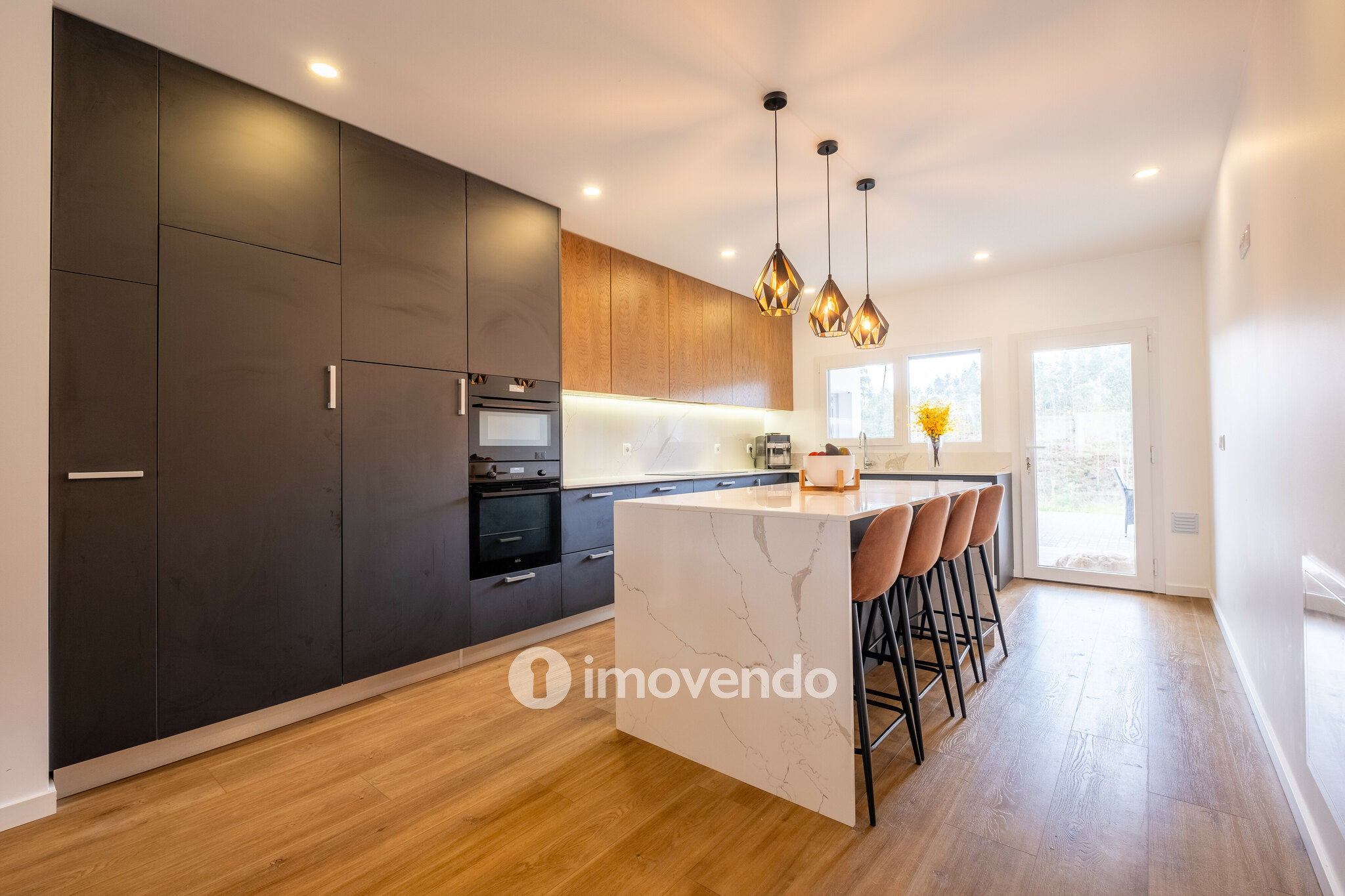 Moradia exclusiva T4, com garagem e jardim, em Leiria