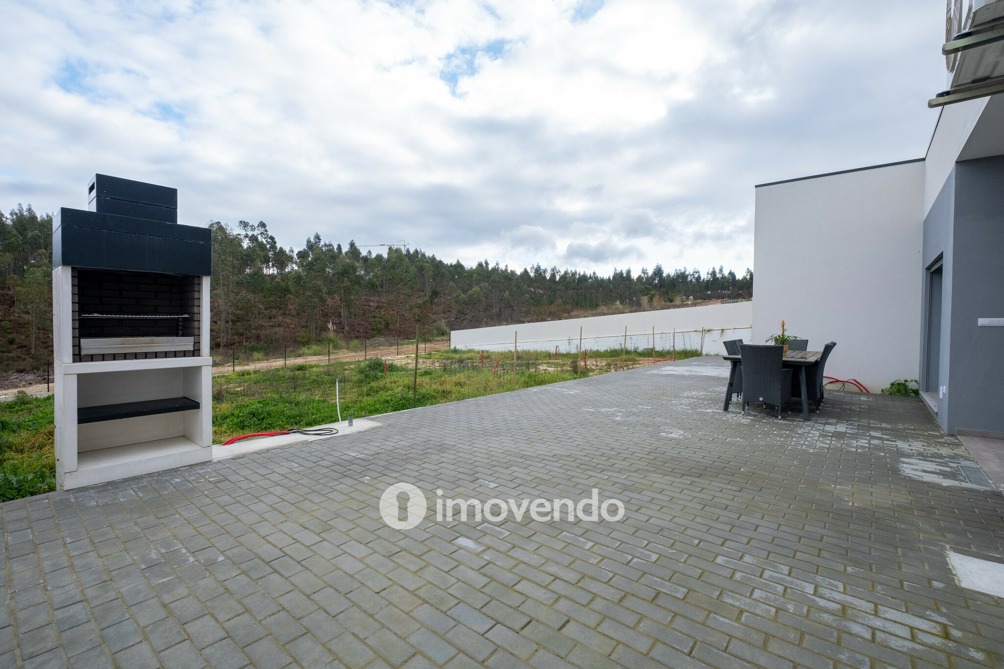 Moradia exclusiva T4, com garagem e jardim, em Leiria